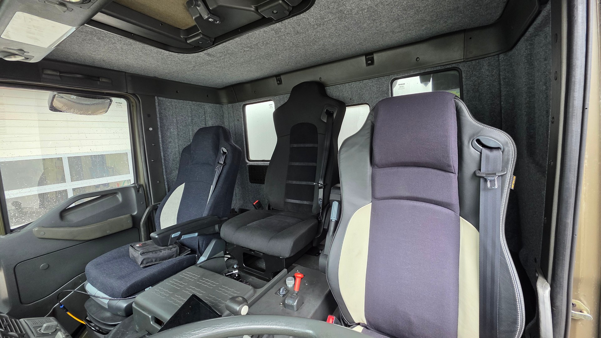 IVECO Eurotrakker 6x6-image-12