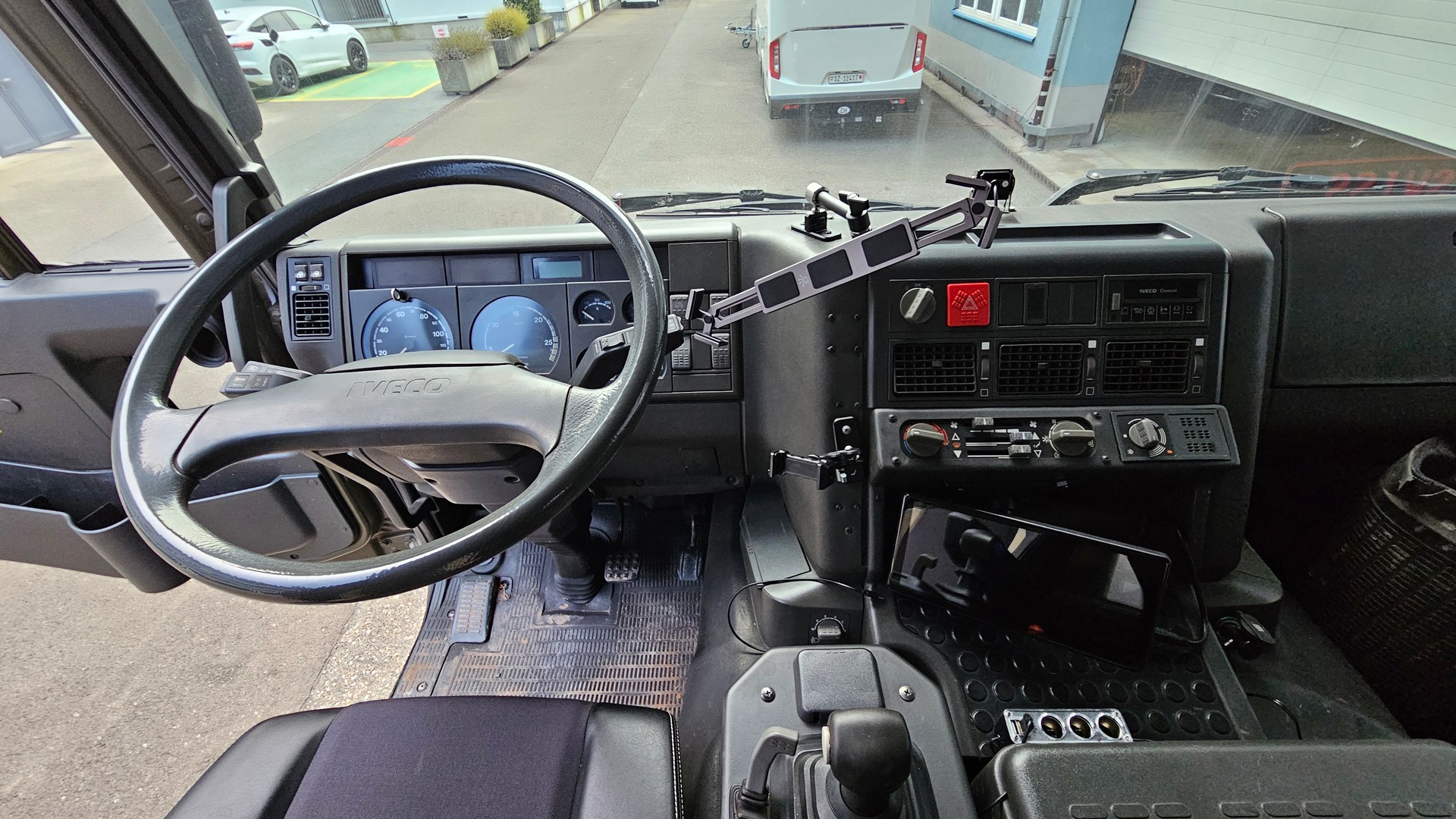 IVECO Eurotrakker 6x6-image-13