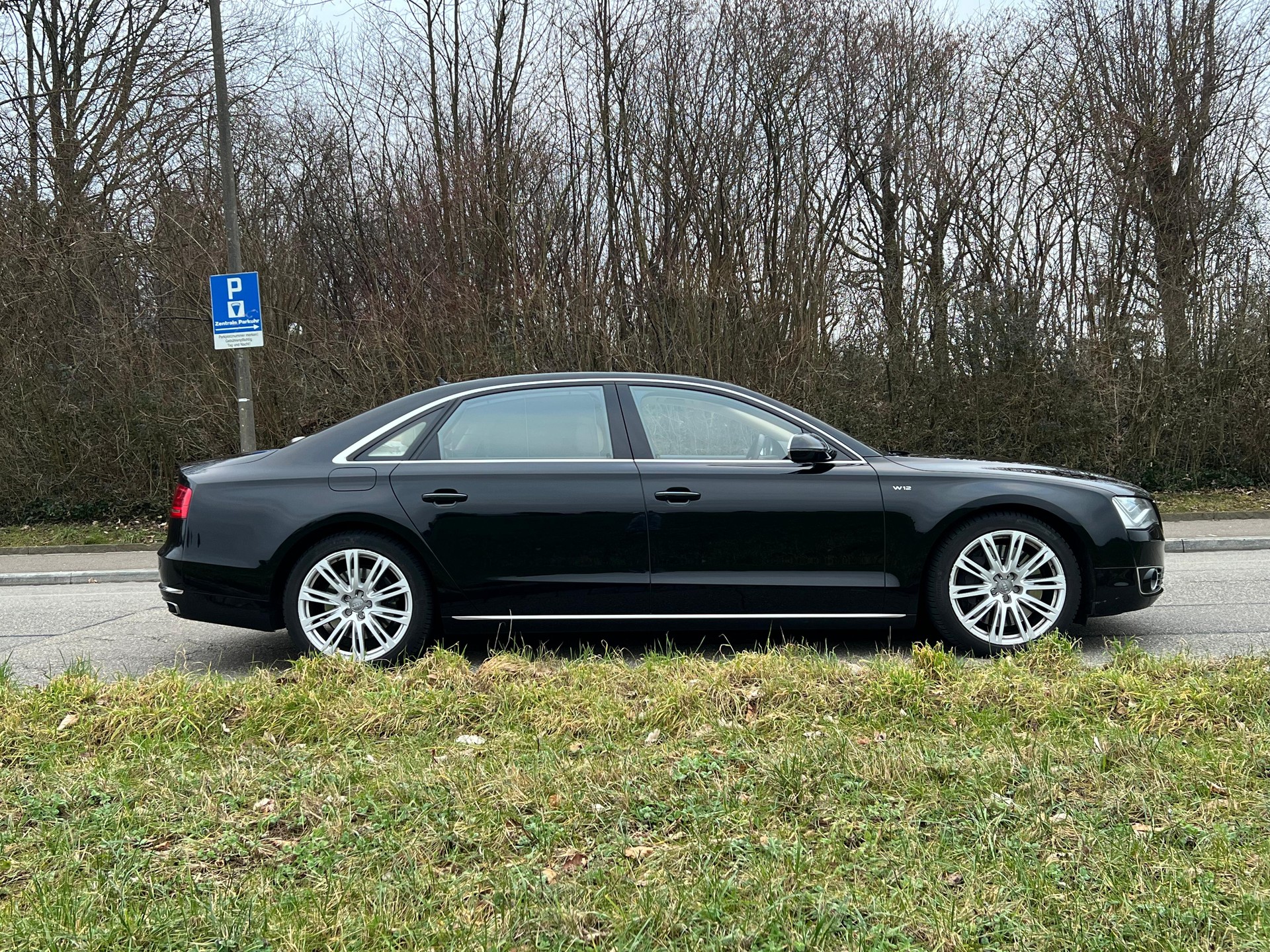 AUDI A8 L 6.3 FSI W12 Quattro-image-1