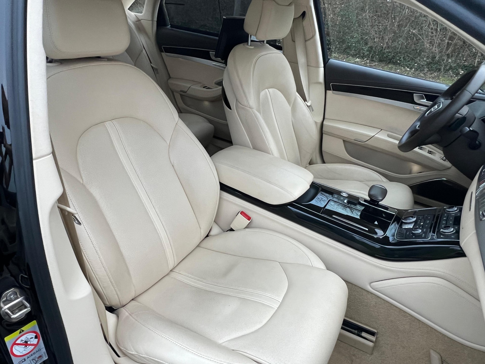 AUDI A8 L 6.3 FSI W12 Quattro-image-6