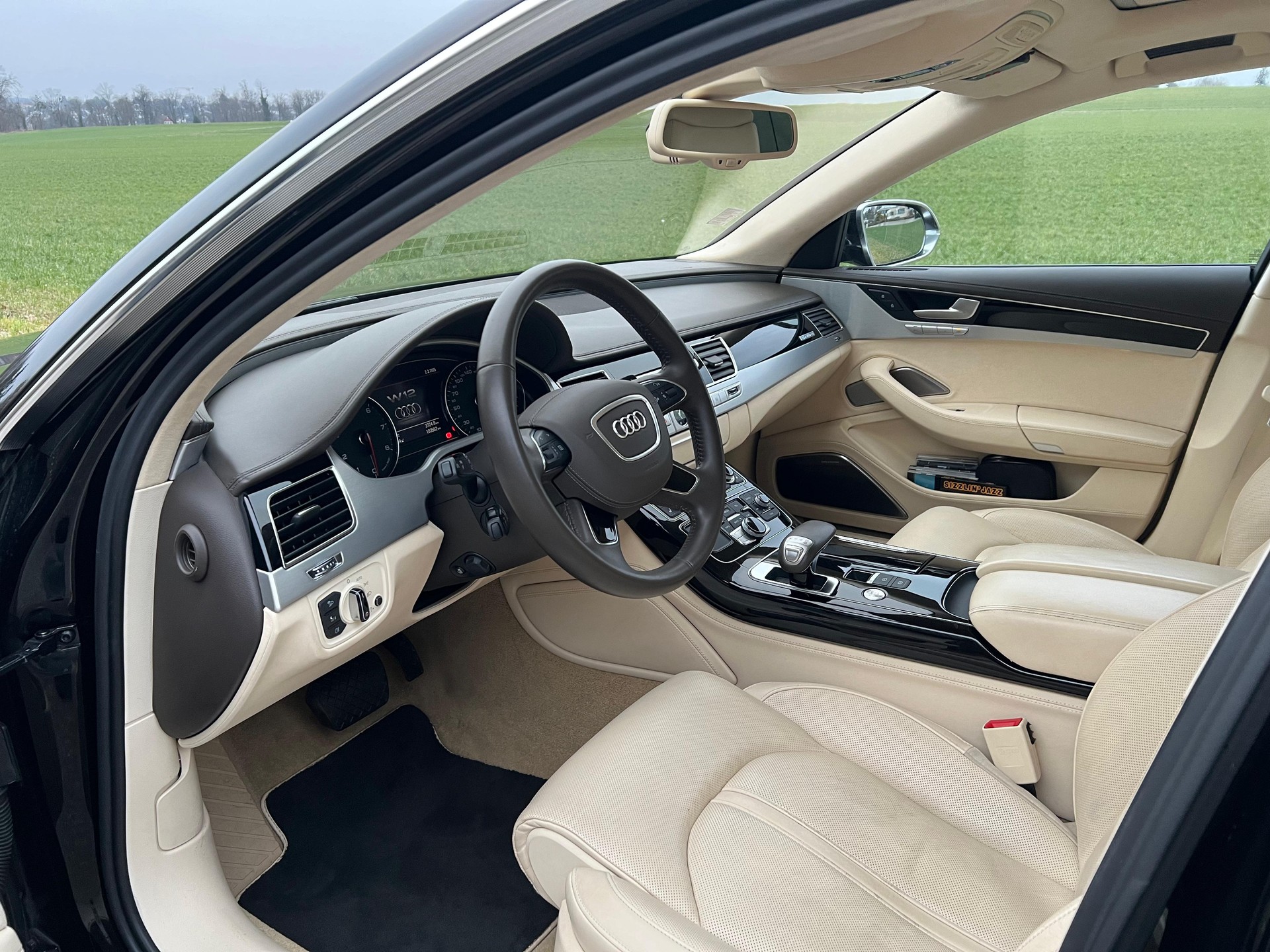 AUDI A8 L 6.3 FSI W12 Quattro-image-5