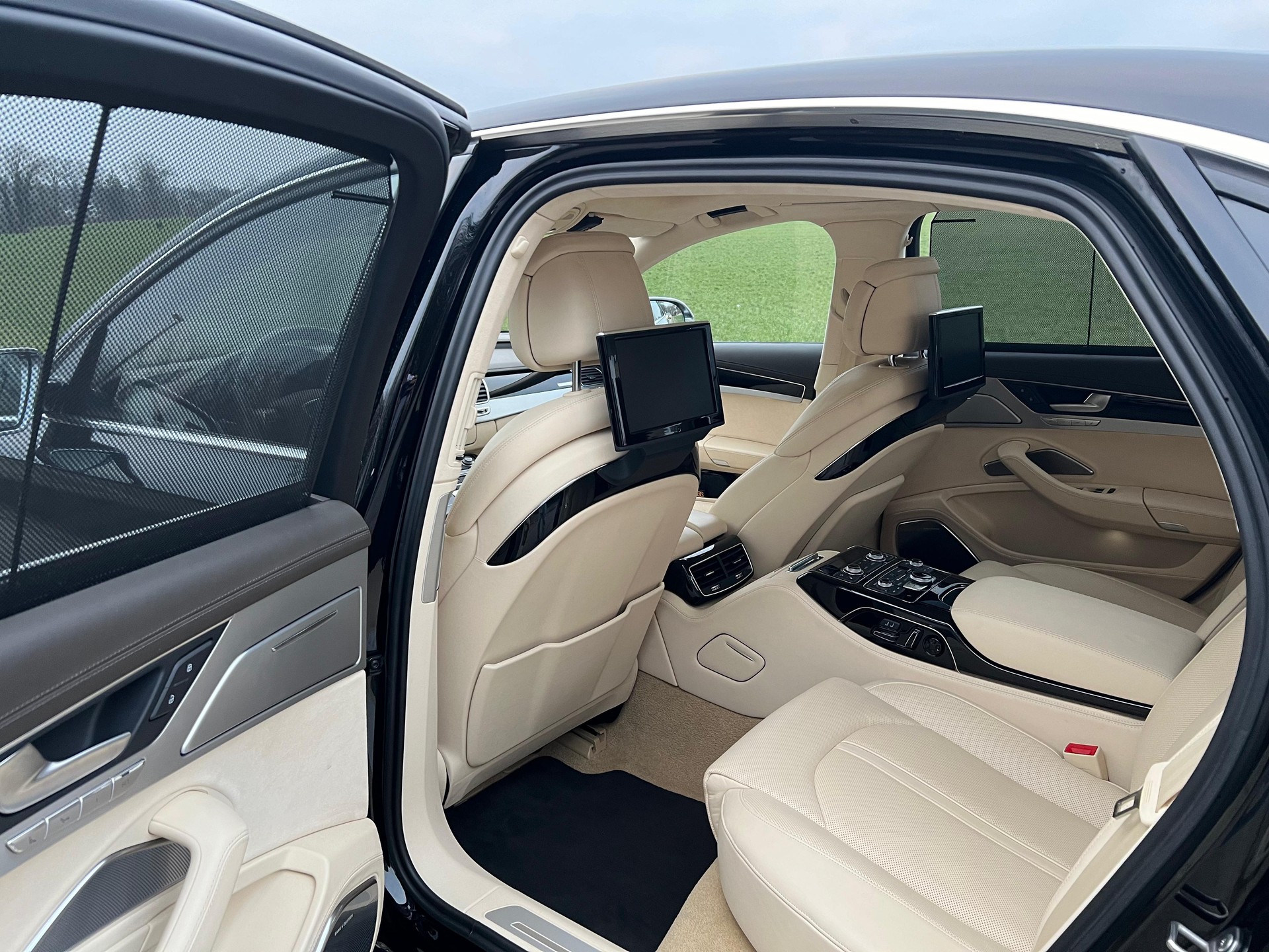 AUDI A8 L 6.3 FSI W12 Quattro-image-7