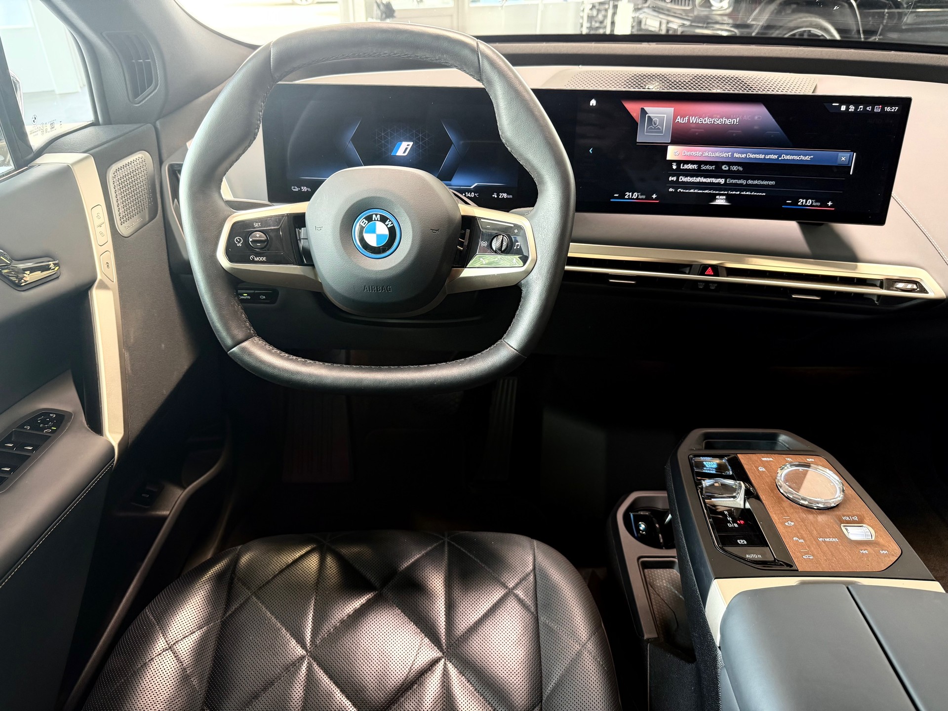 BMW iX M60-image-9
