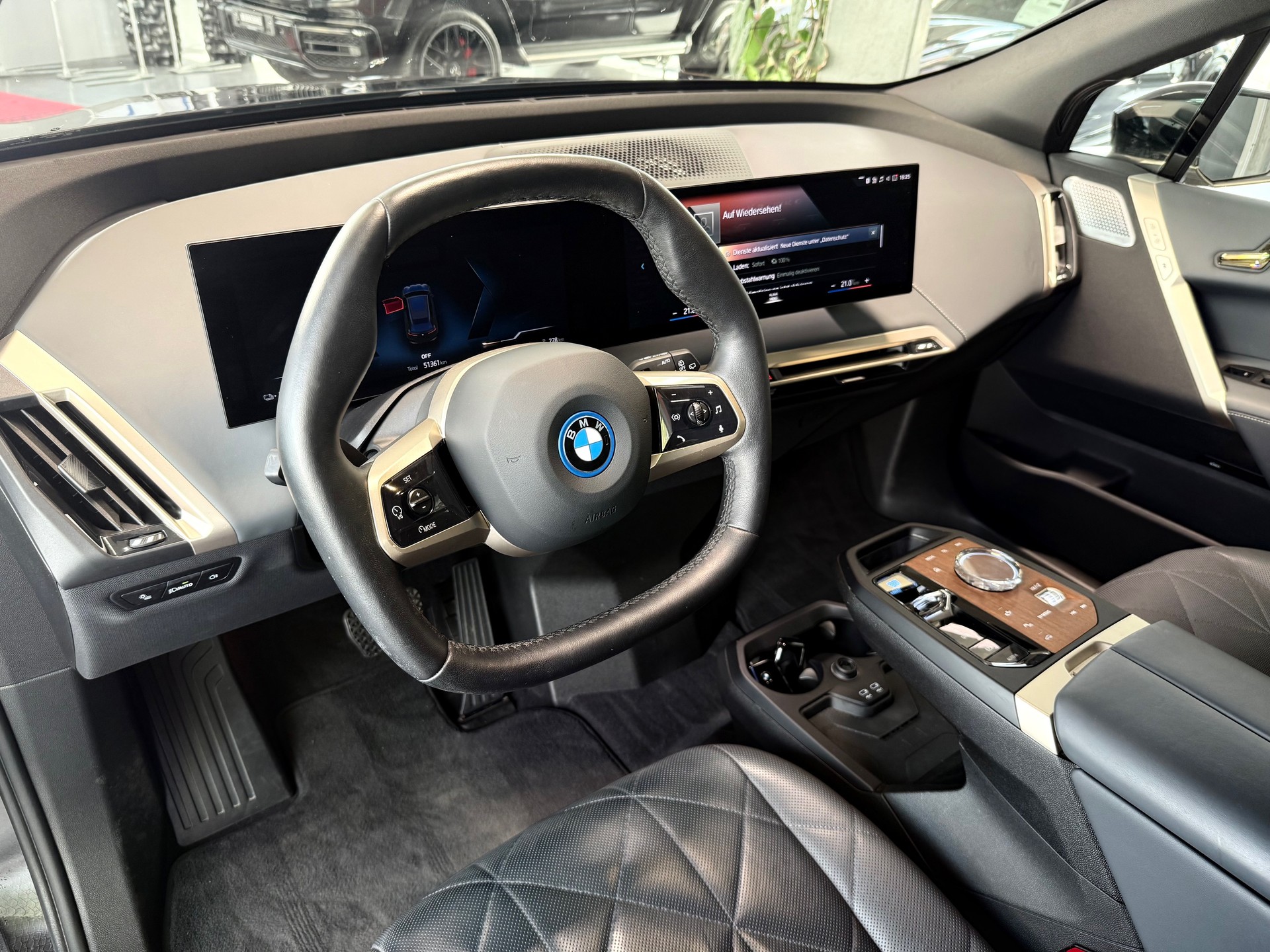 BMW iX M60-image-8