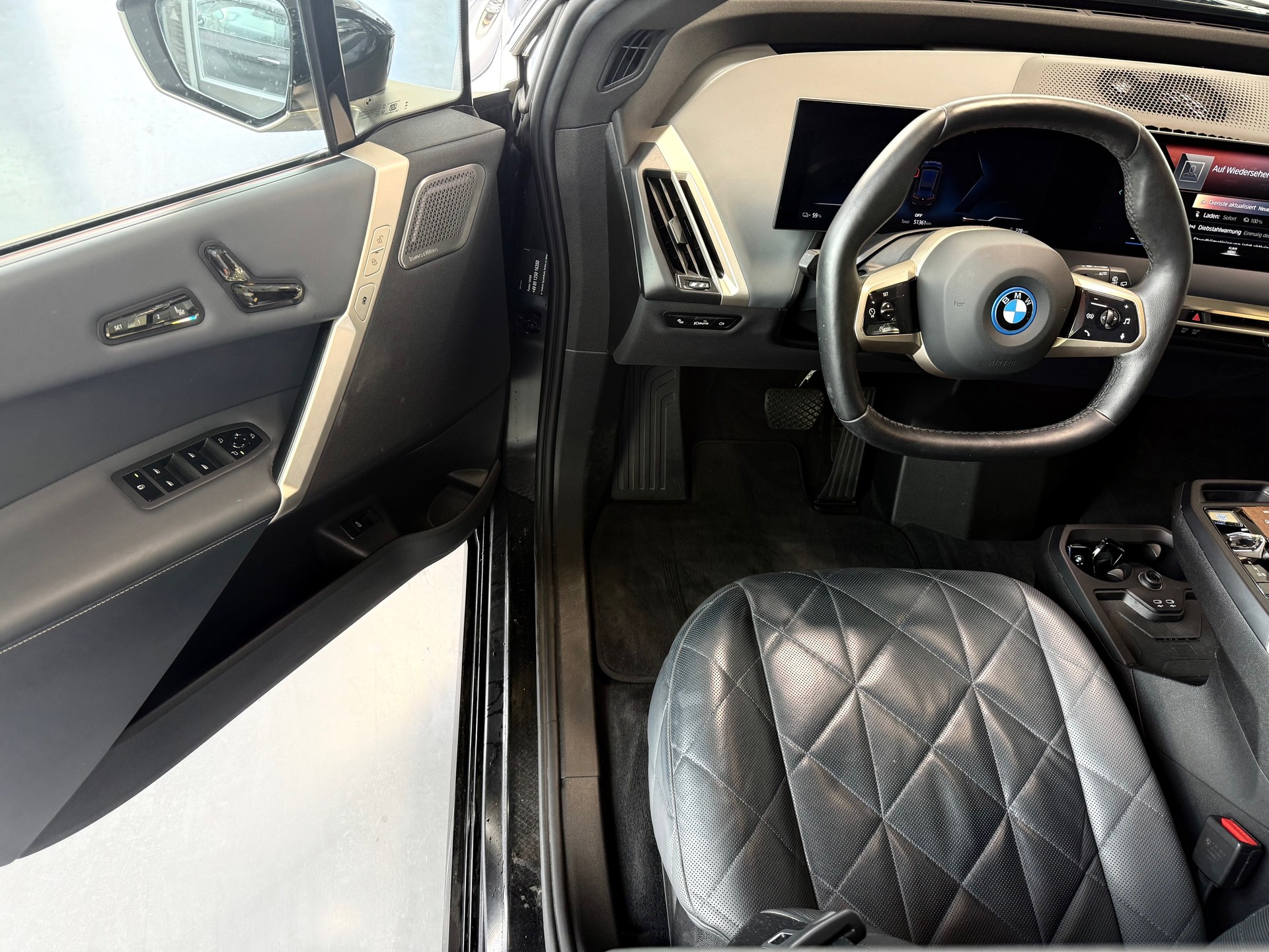 BMW iX M60-image-7