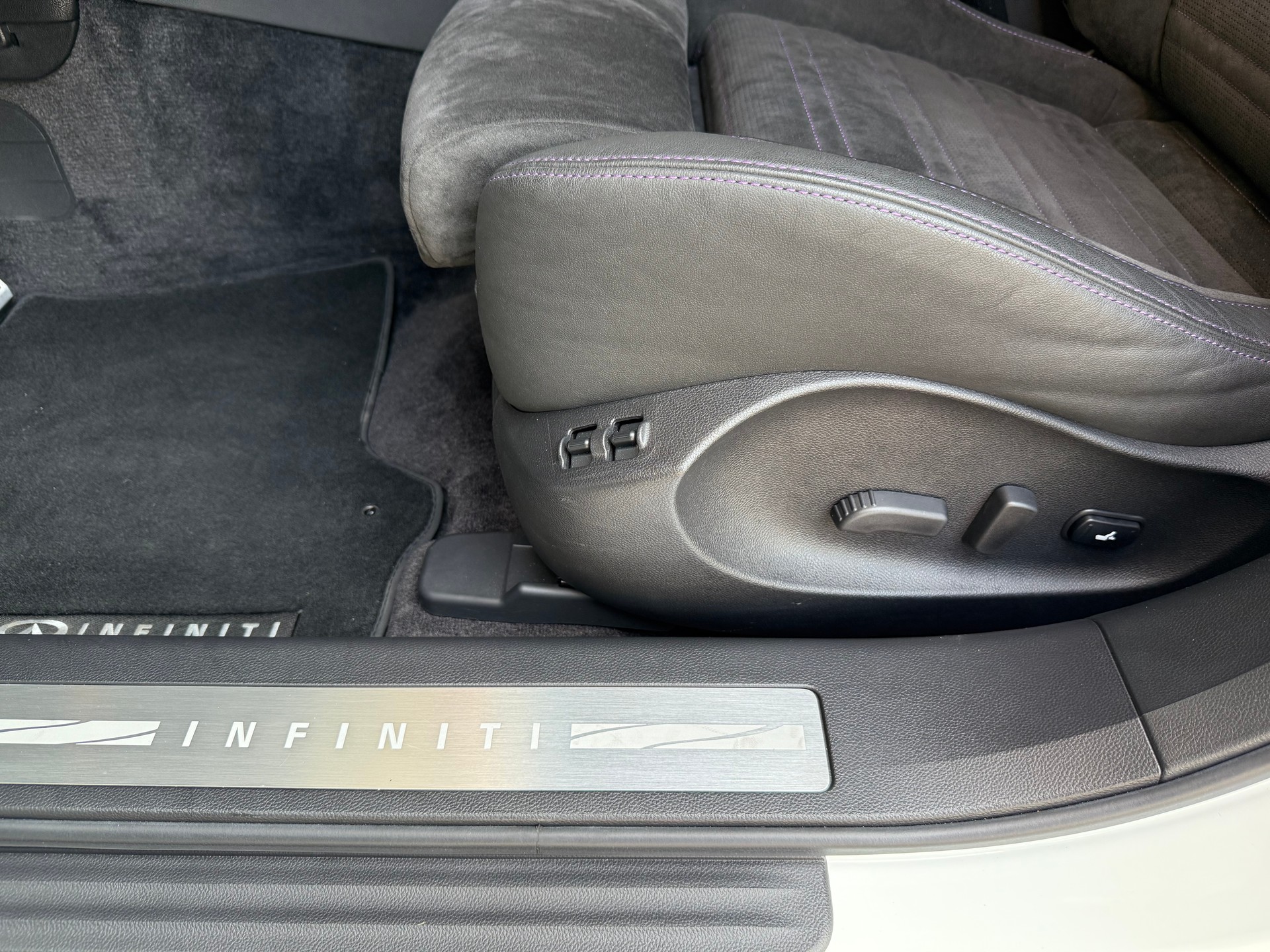INFINITI FX50 S Vettel Edition Nr.1 AWD Automatic-image-5