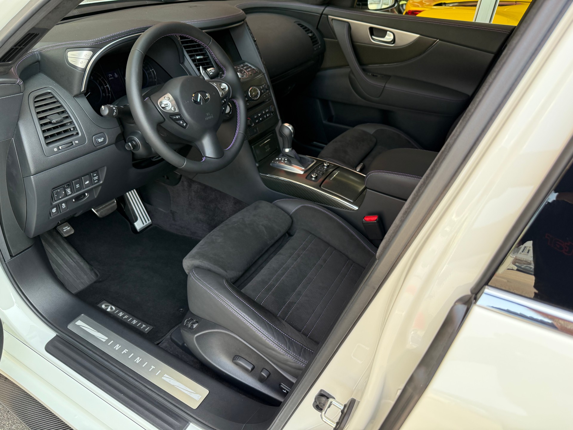 INFINITI FX50 S Vettel Edition Nr.1 AWD Automatic-image-4