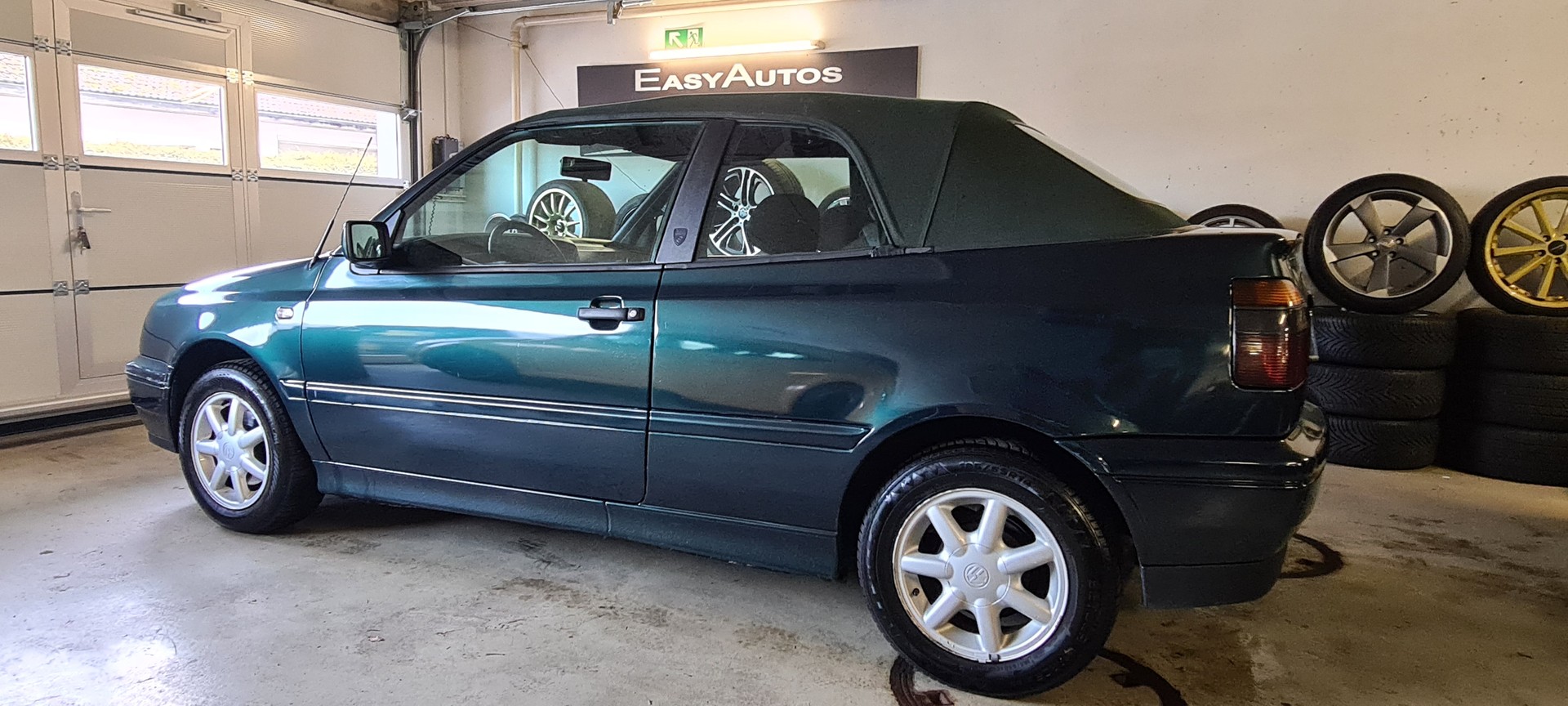 VW Golf Cabriolet 2000 Swiss Classic-image-2