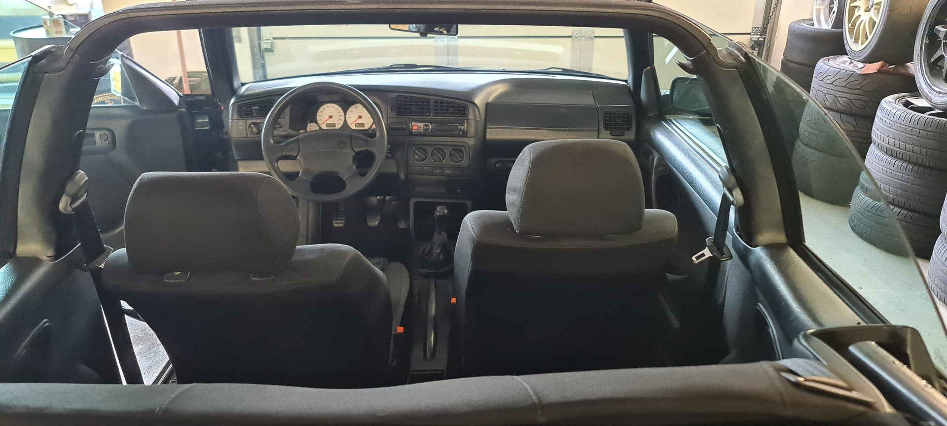 VW Golf Cabriolet 2000 Swiss Classic-image-10