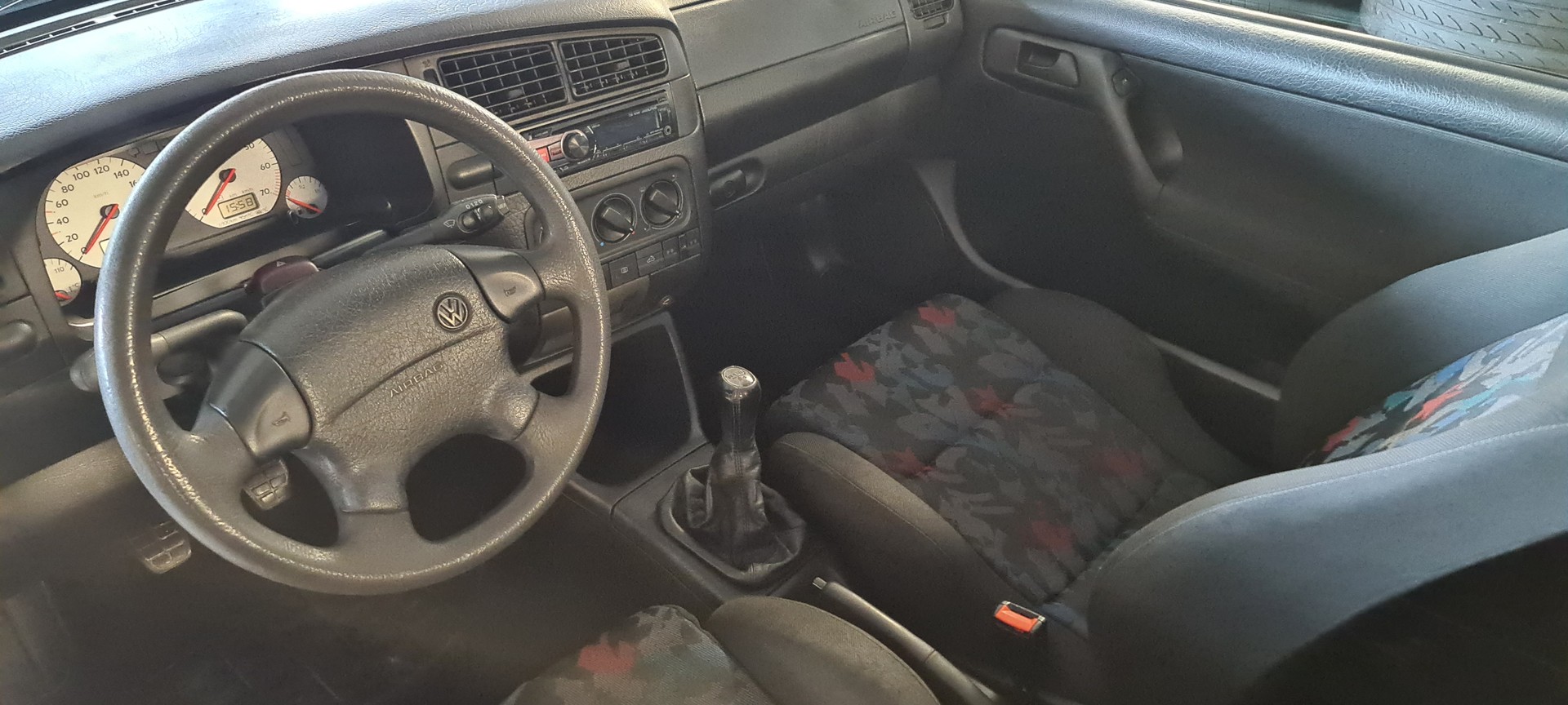 VW Golf Cabriolet 2000 Swiss Classic-image-7