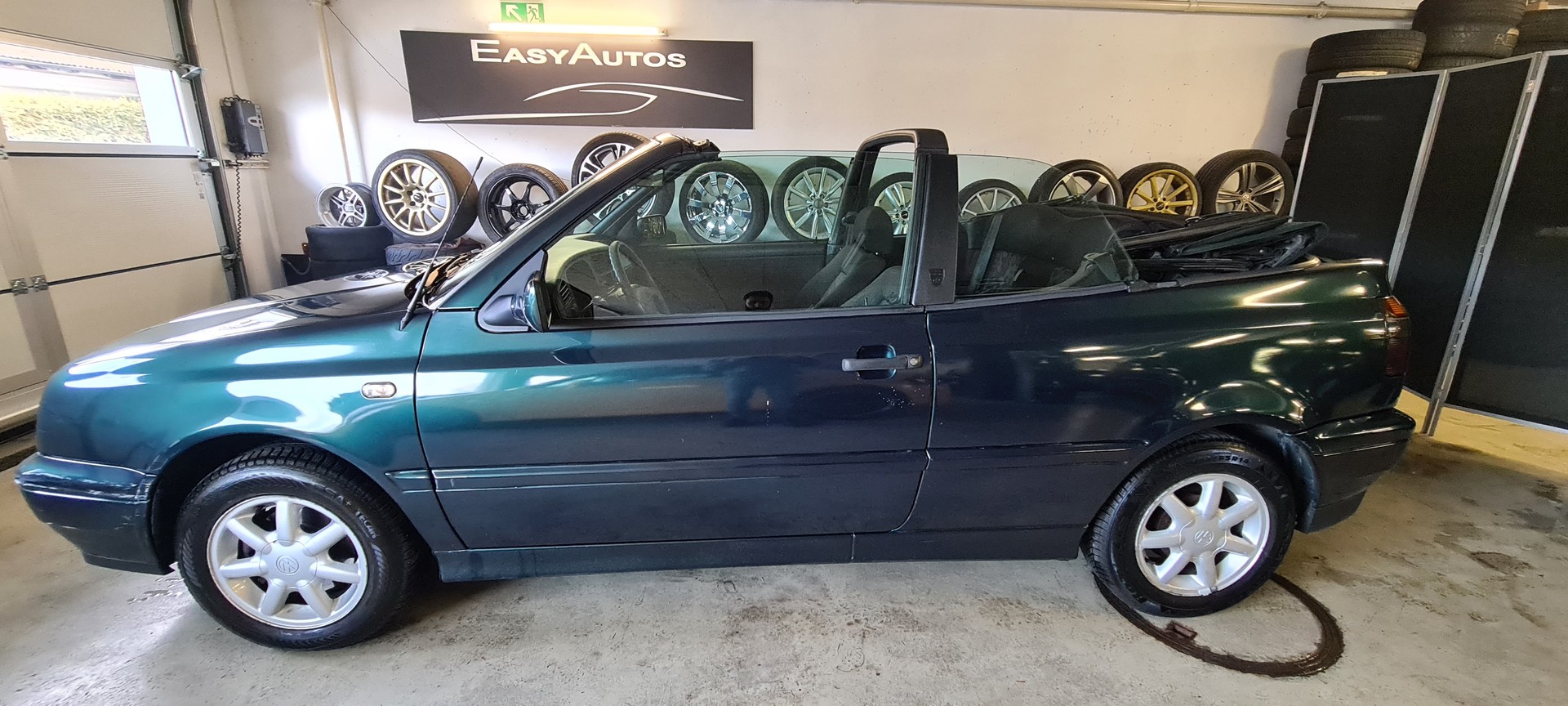 VW Golf Cabriolet 2000 Swiss Classic-image-1