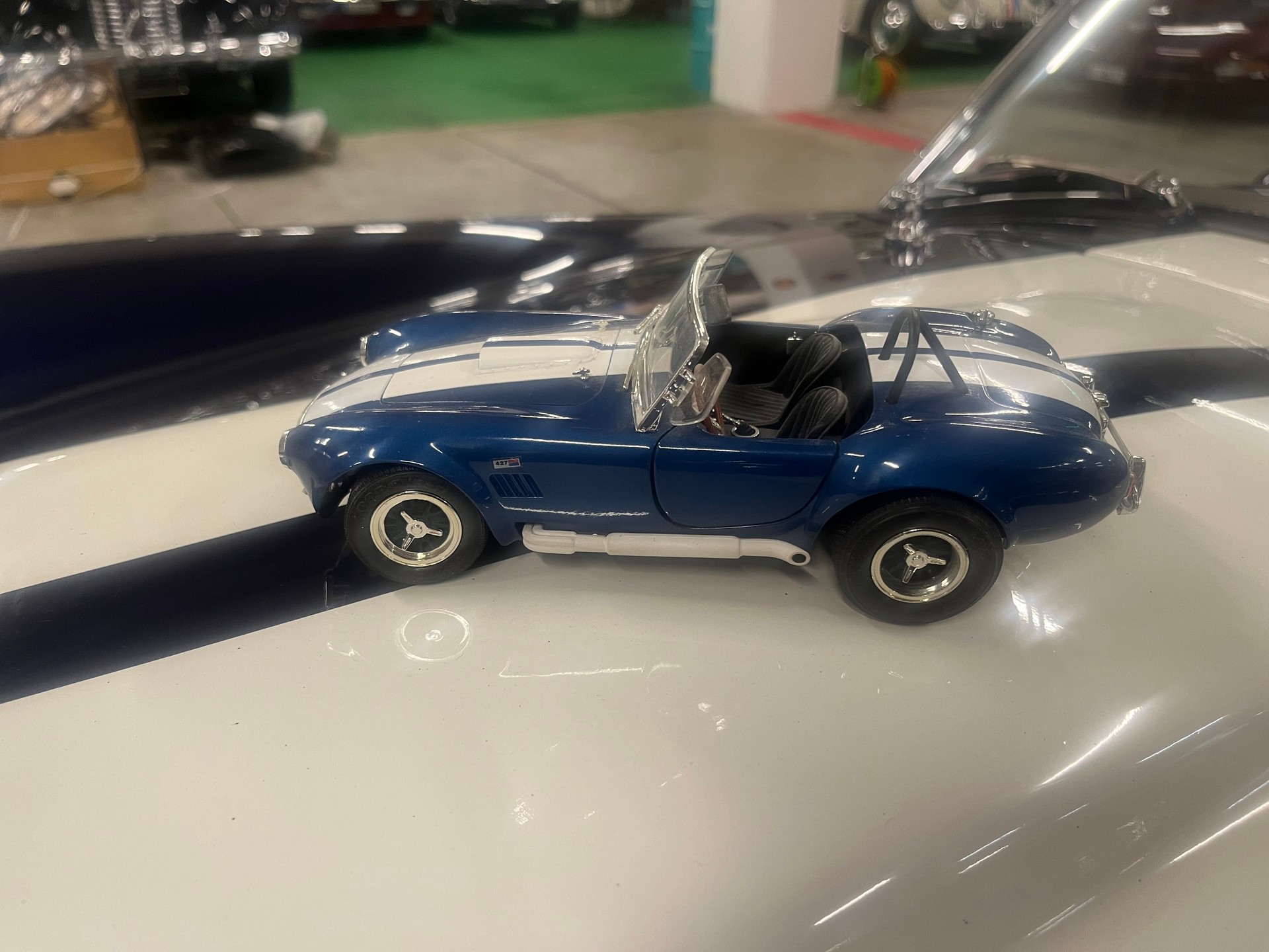 AC Cobra 427 s/c (clone)-image-16