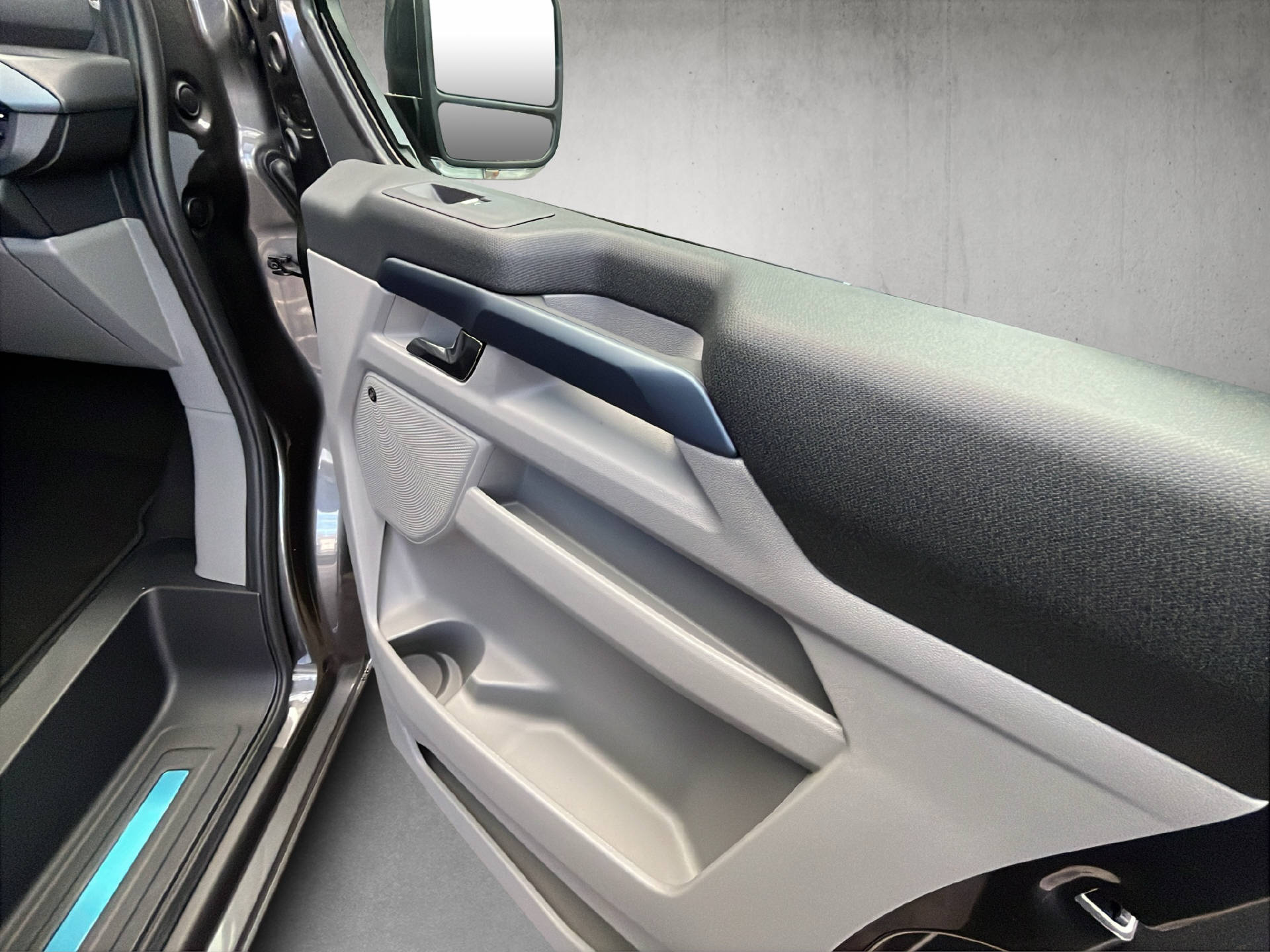 FORD E-Tourneo C Bus 340 L1 Active-image-17