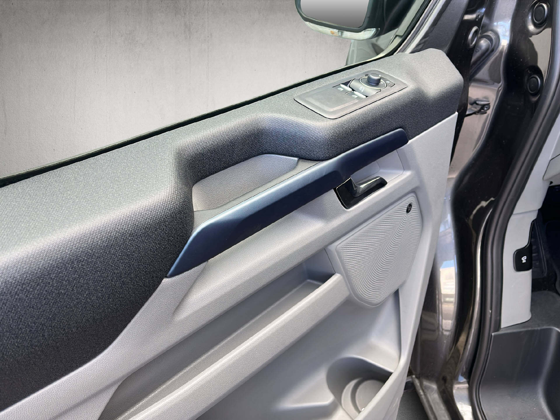 FORD E-Tourneo C Bus 340 L1 Active-image-28