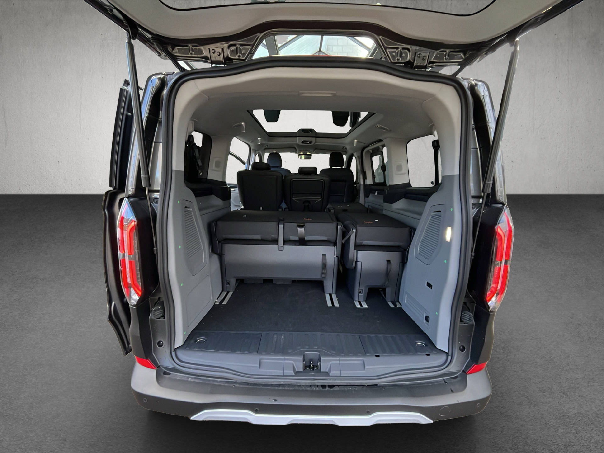 FORD E-Tourneo C Bus 340 L1 Active-image-21