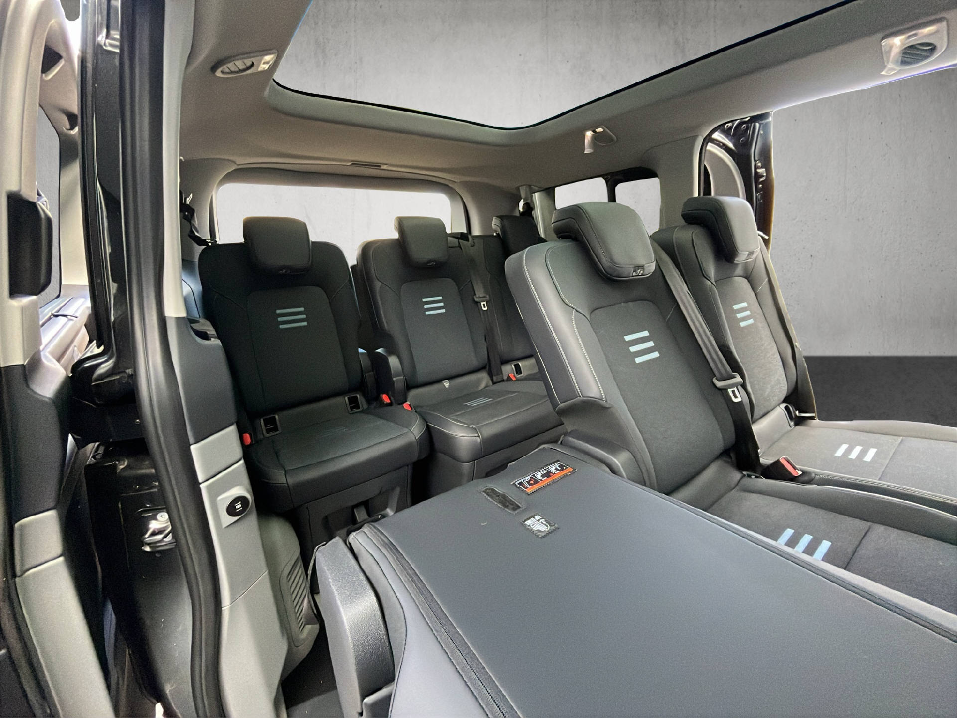 FORD E-Tourneo C Bus 340 L1 Active-image-19