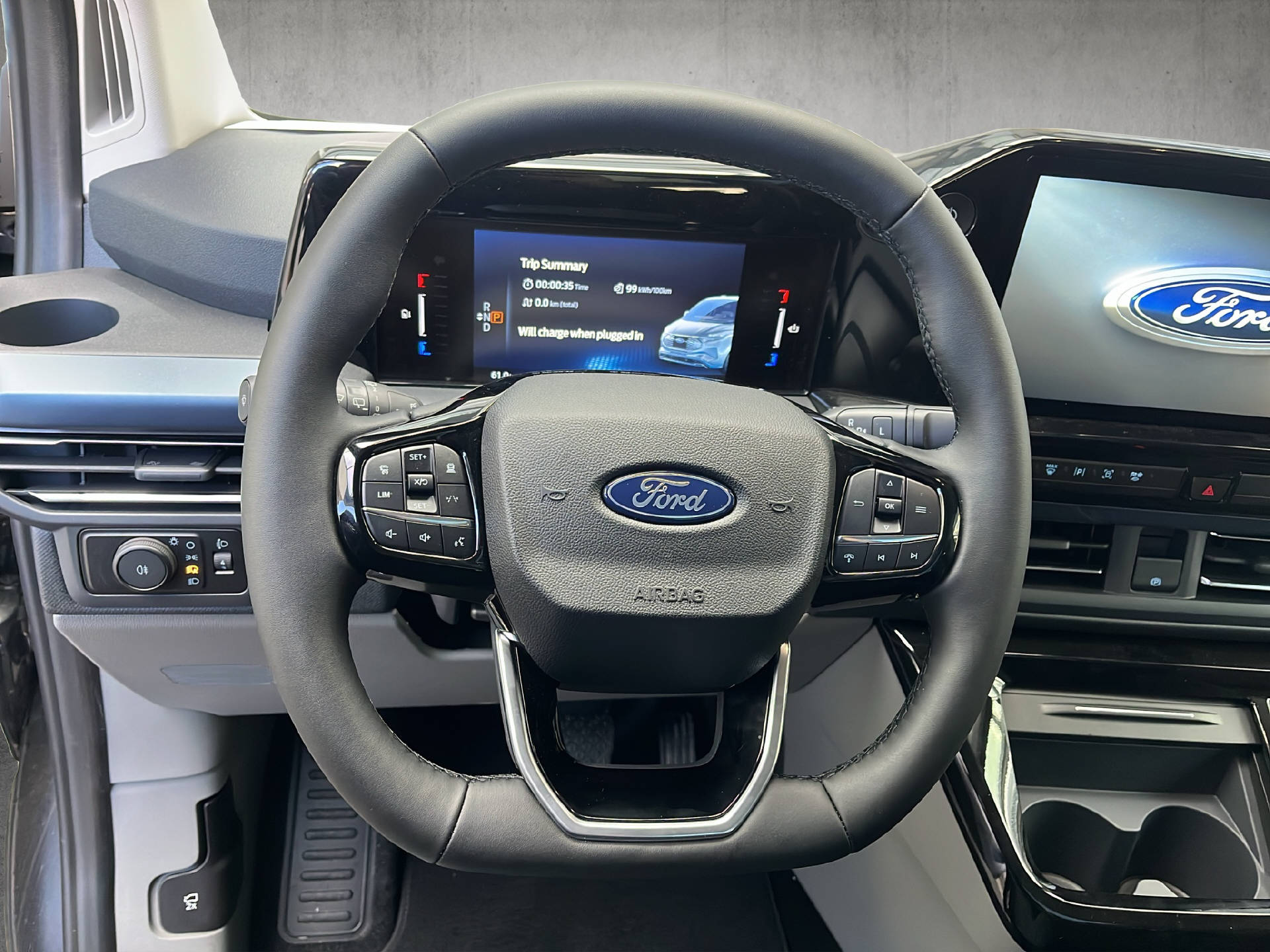 FORD E-Tourneo C Bus 340 L1 Active-image-10