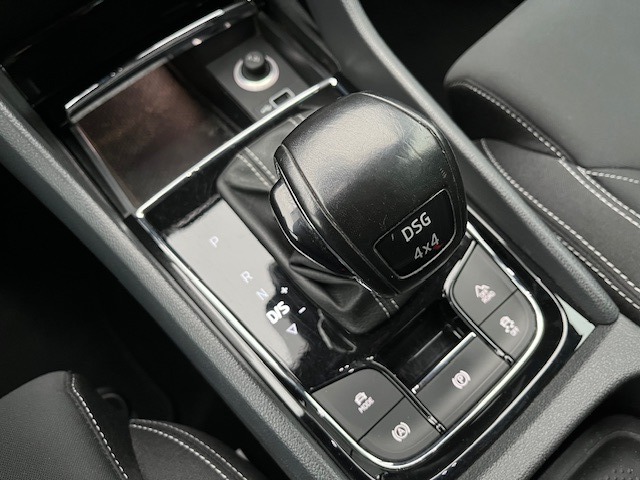 SKODA Karoq 2.0 TDI SCR SportLine 4x4 DSG-image-14