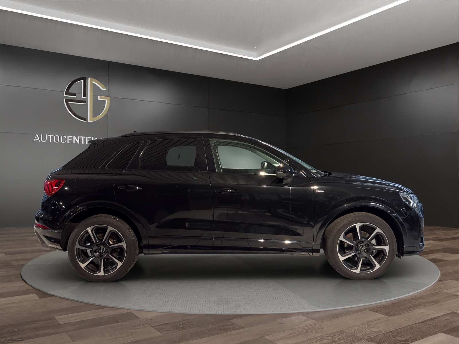AUDI Q3 35 TDI S line S-tronic-image-4
