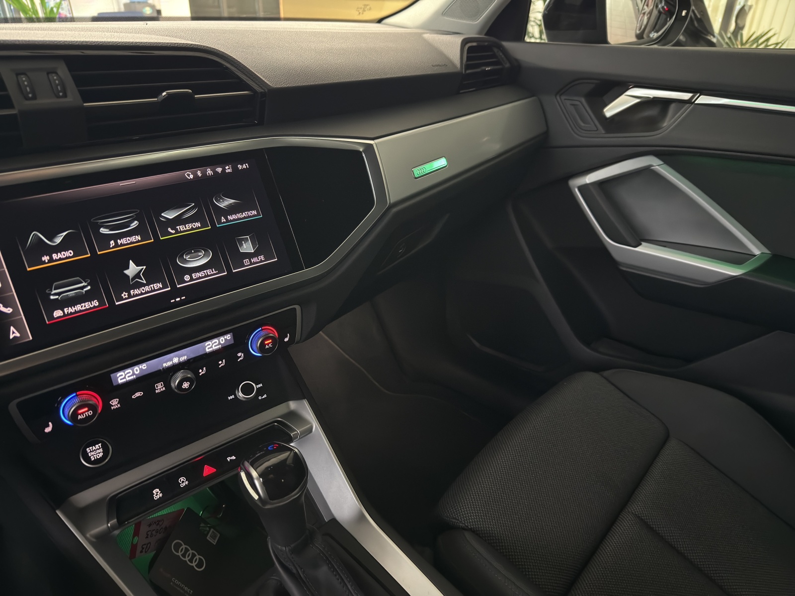 AUDI Q3 35 TDI S line S-tronic-image-12