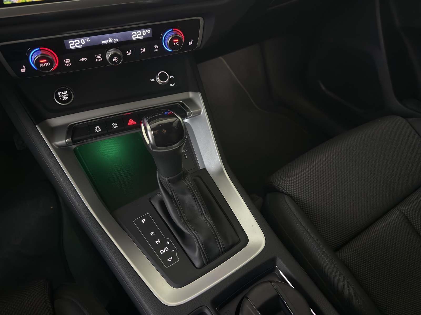 AUDI Q3 35 TDI S line S-tronic-image-14