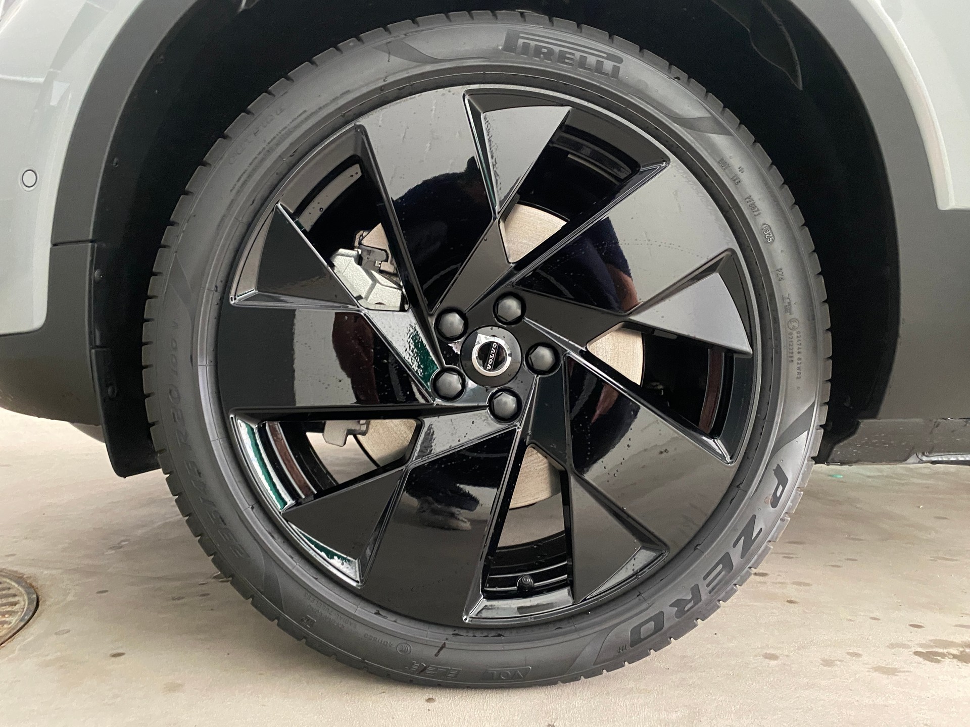 VOLVO EX40 82kWh Twin Motor Performance AWD Black Edition-image-5
