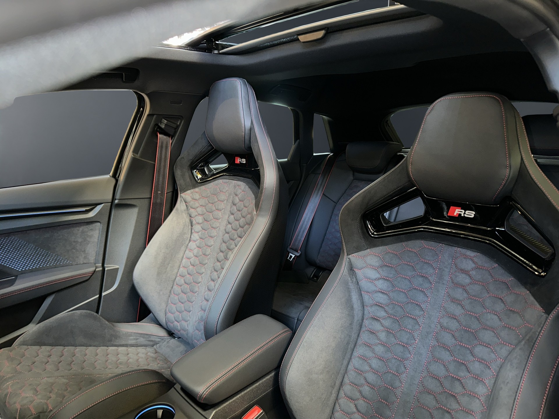 AUDI RS3 SPB MY26/Schalen/Pano/Sportaga/CarbonSpoiler/RS-Designpaket plus rot-image-11