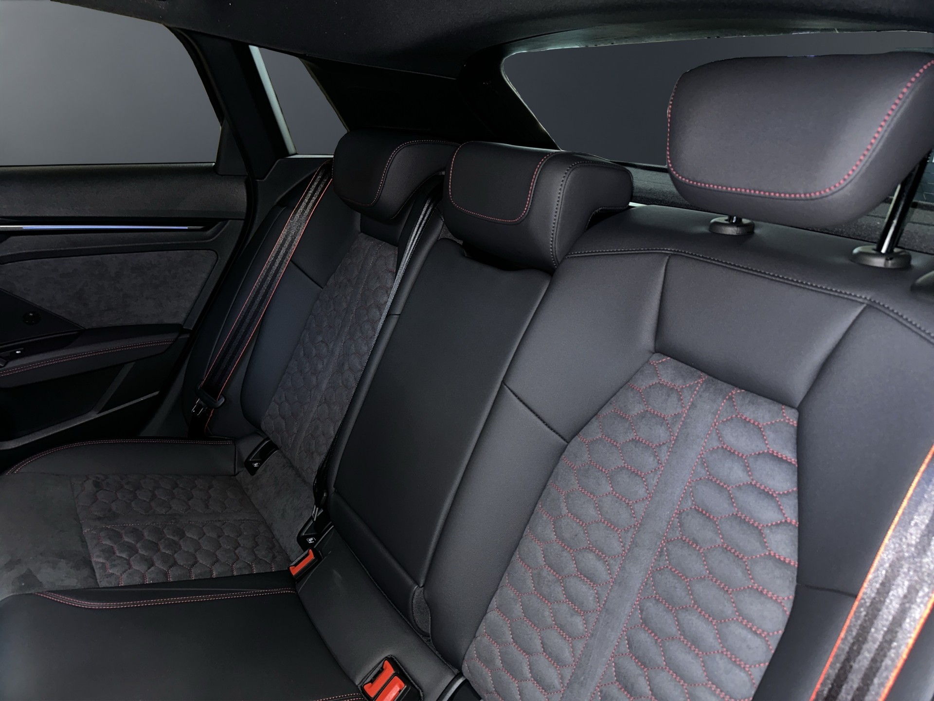 AUDI RS3 SPB MY26/Schalen/Pano/Sportaga/CarbonSpoiler/RS-Designpaket plus rot-image-10