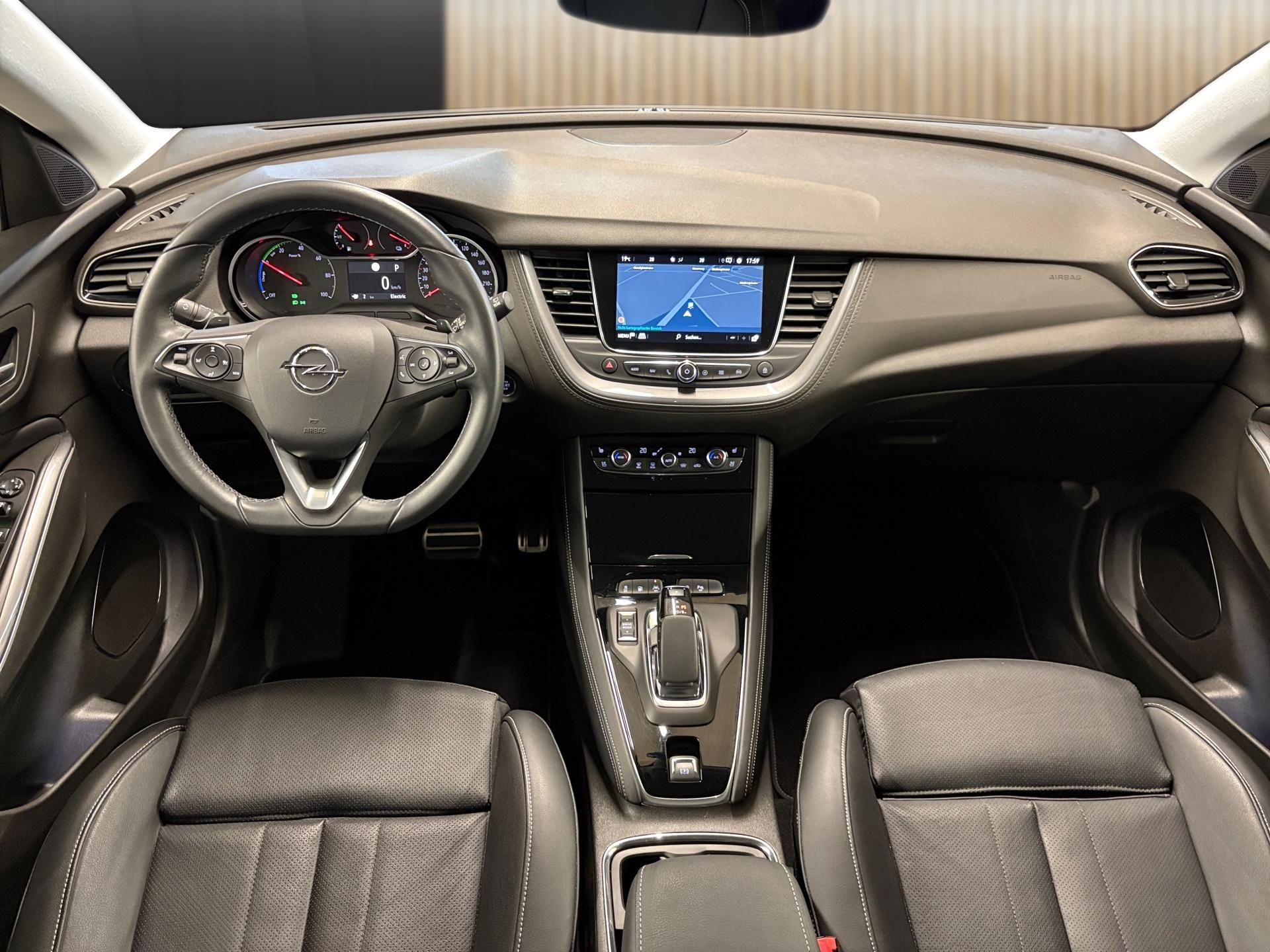 OPEL Grandland X 1.6 Hybrid Ultimate Automatik-image-12