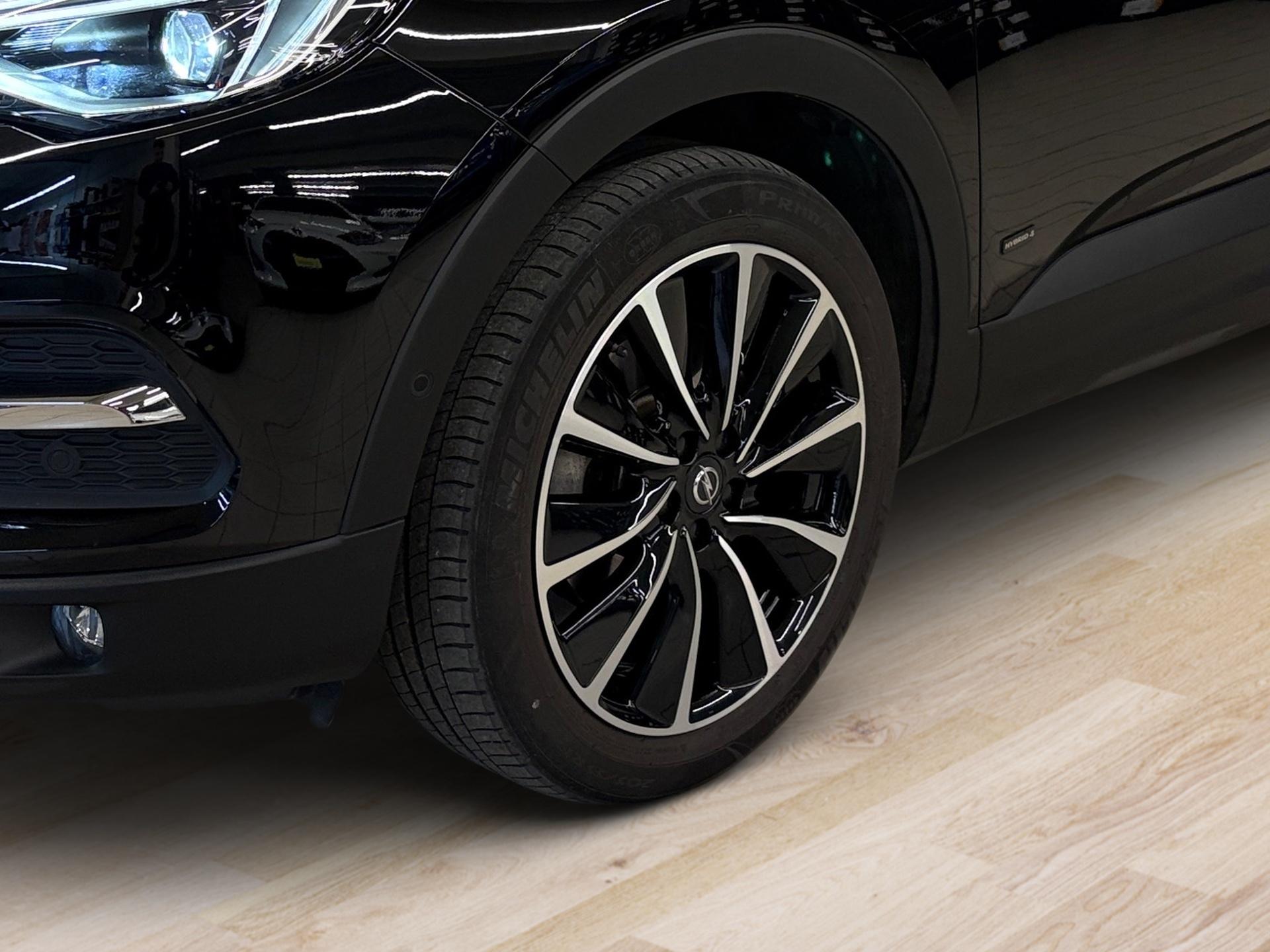OPEL Grandland X 1.6 Hybrid Ultimate Automatik-image-9
