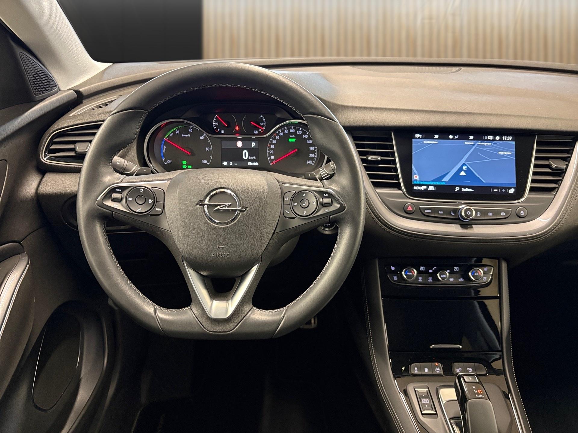 OPEL Grandland X 1.6 Hybrid Ultimate Automatik-image-11