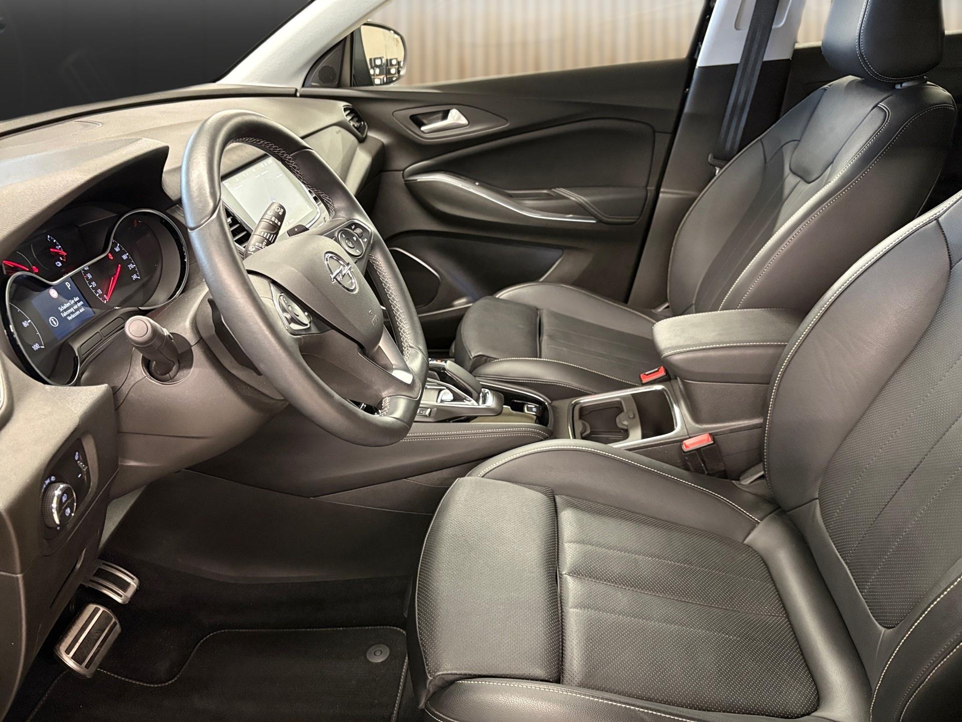 OPEL Grandland X 1.6 Hybrid Ultimate Automatik-image-10