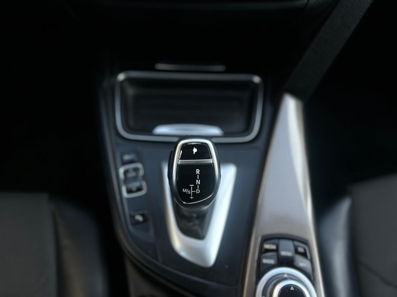 BMW 328i xDrive Touring Modern Line Steptronic-image-9