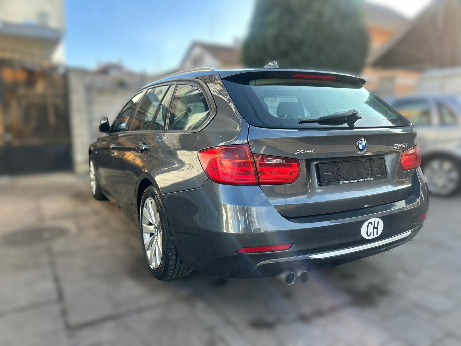 BMW 328i xDrive Touring Modern Line Steptronic-showroom-element-2