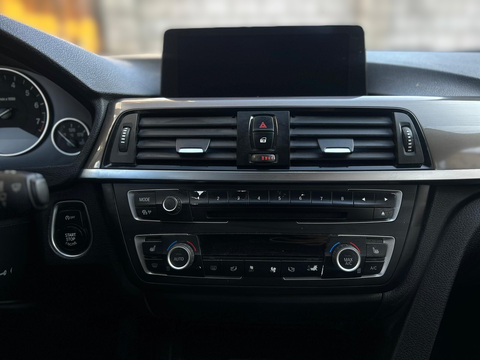 BMW 328i xDrive Touring Modern Line Steptronic-image-8