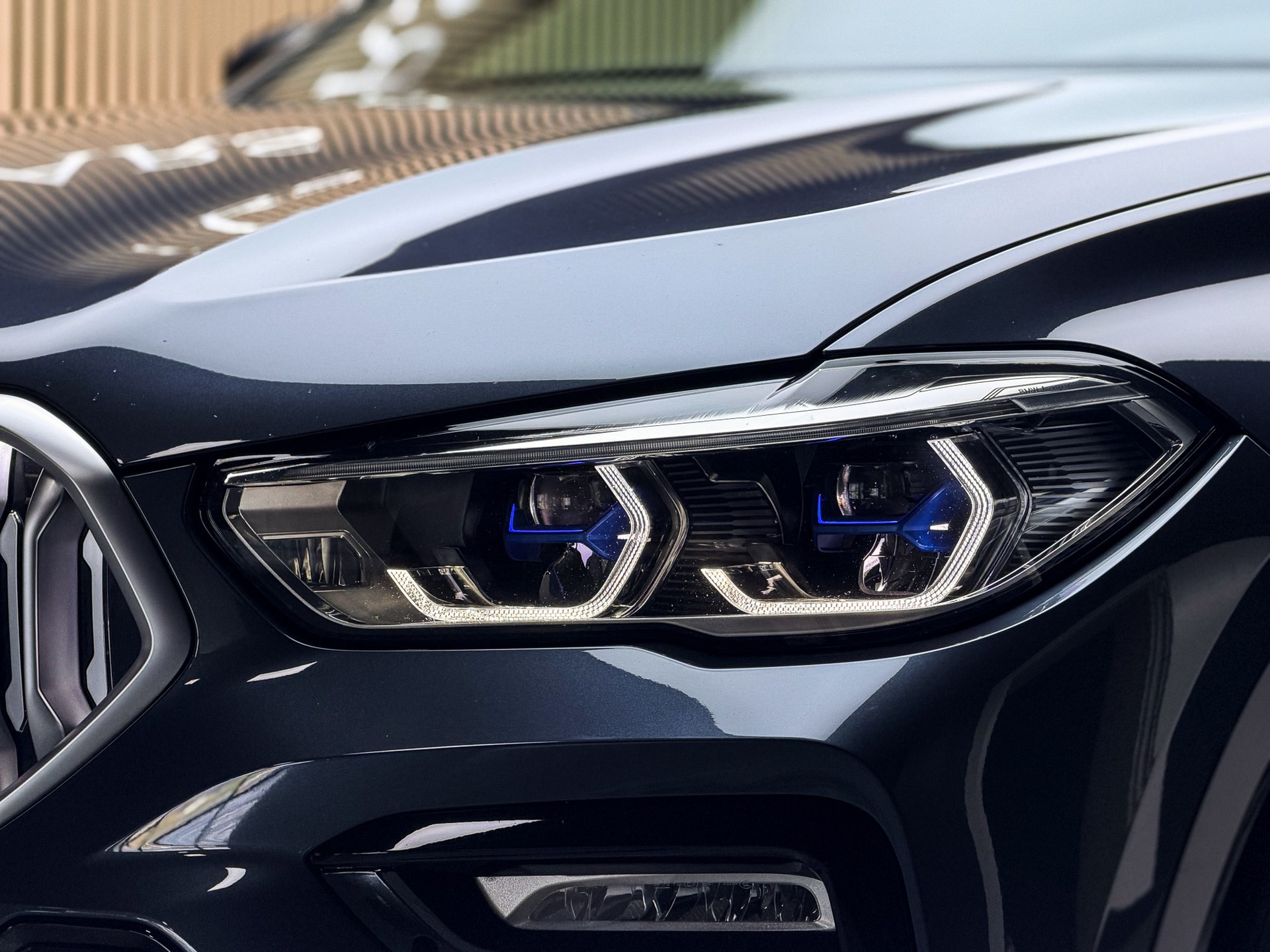 BMW X6 xDrive 48V 40d Steptronic M Sport-showroom-element-3