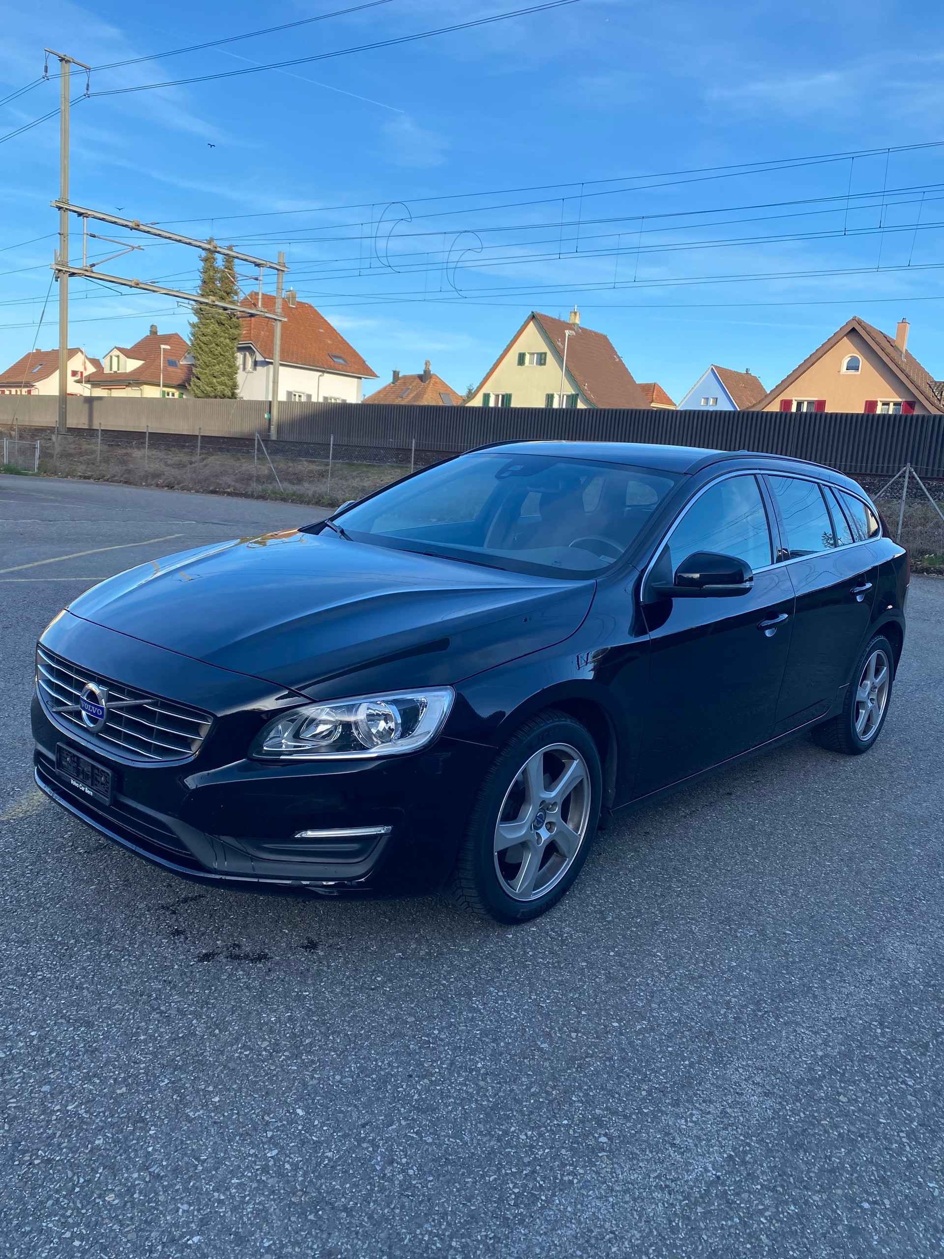 VOLVO V60 D4 Summum-image-1