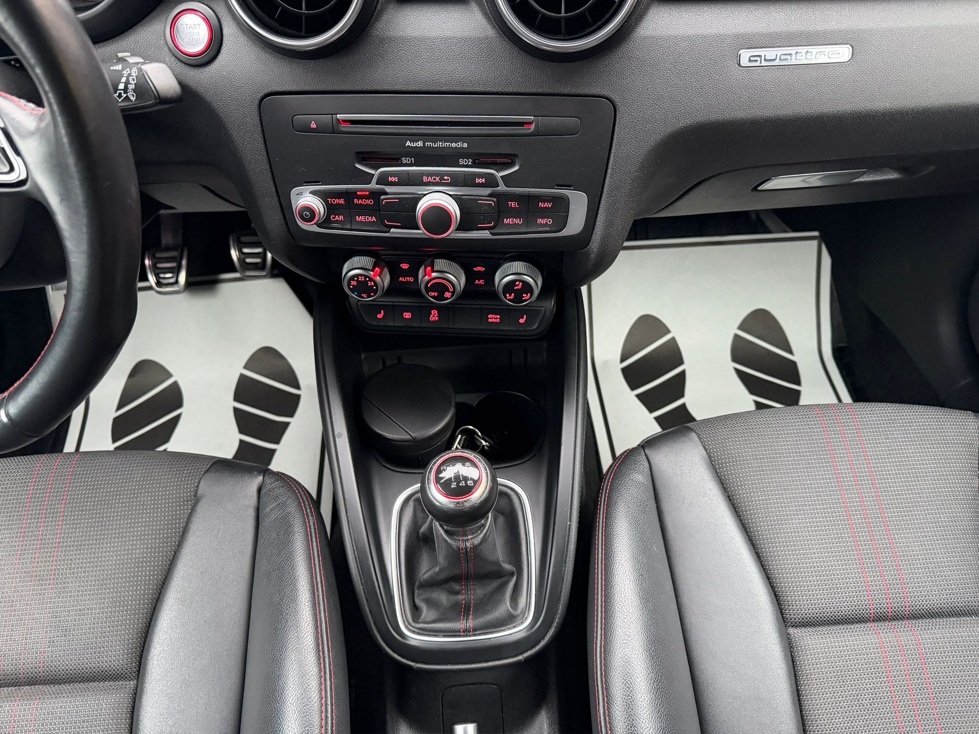AUDI S1 Sportback 2.0 TFSI quattro-image-14