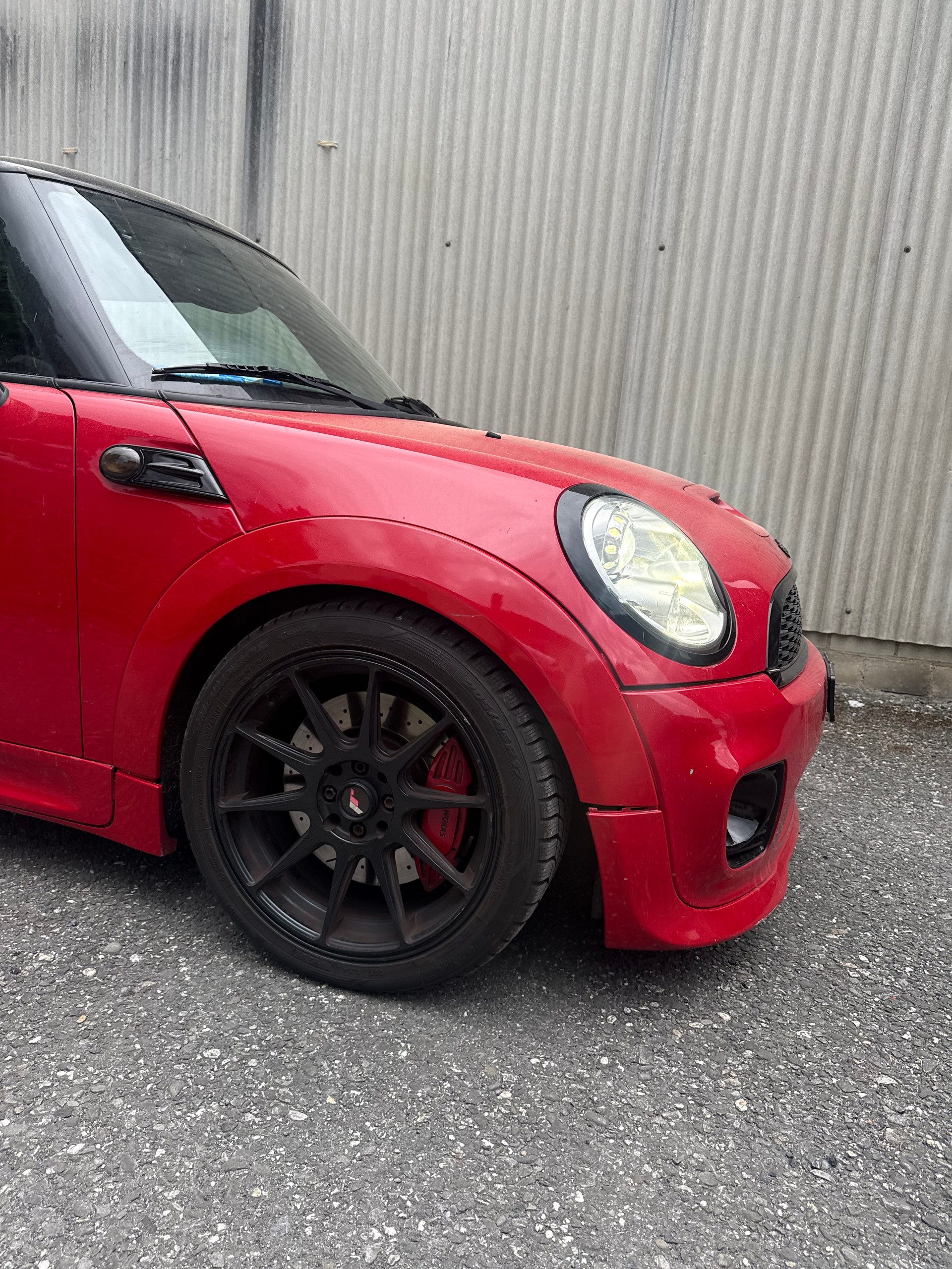 MINI Cooper John Cooper Works-showroom-element-1