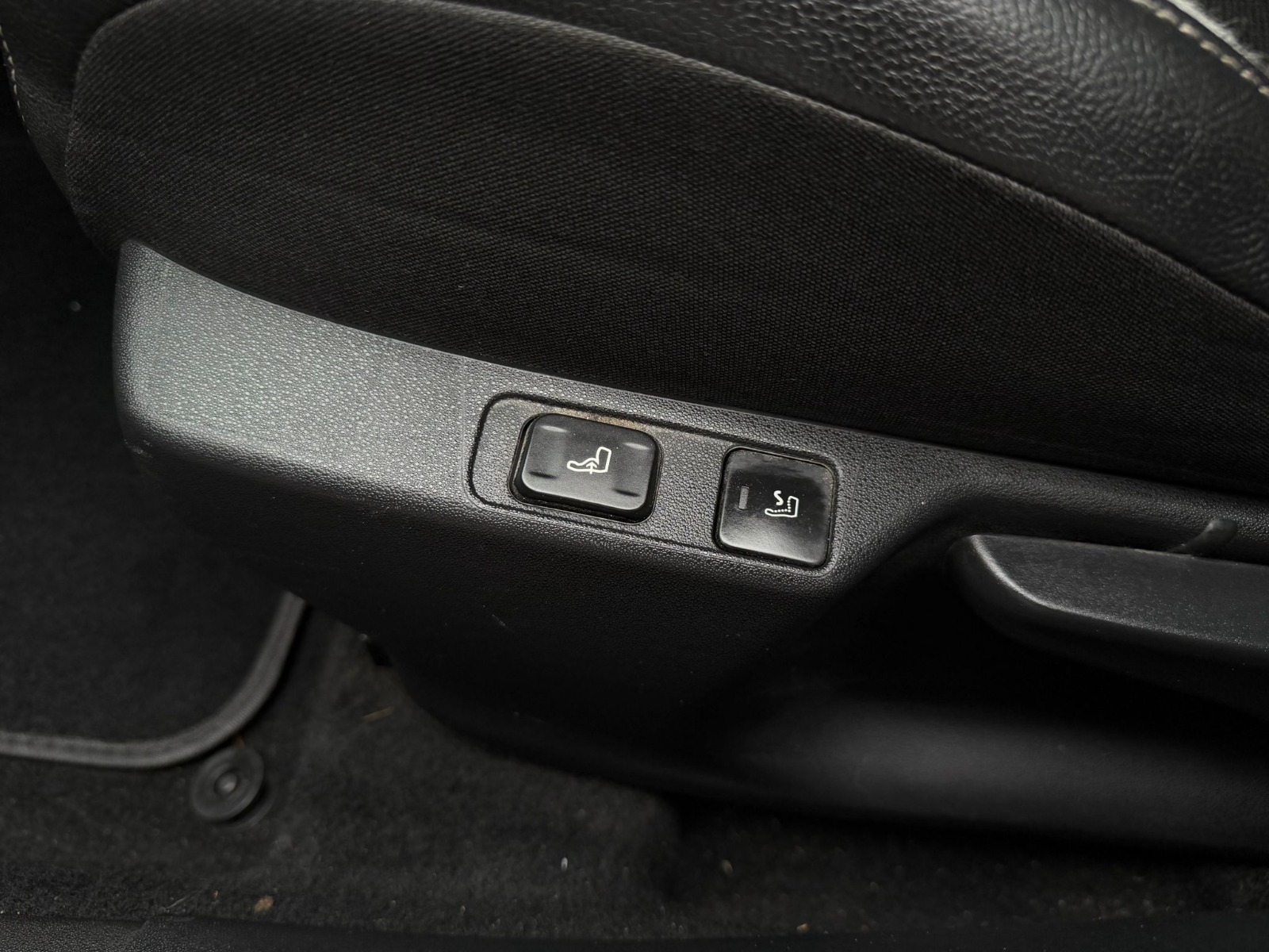 CITROEN C4 Berline 1.6 HDi Swiss Style-image-10