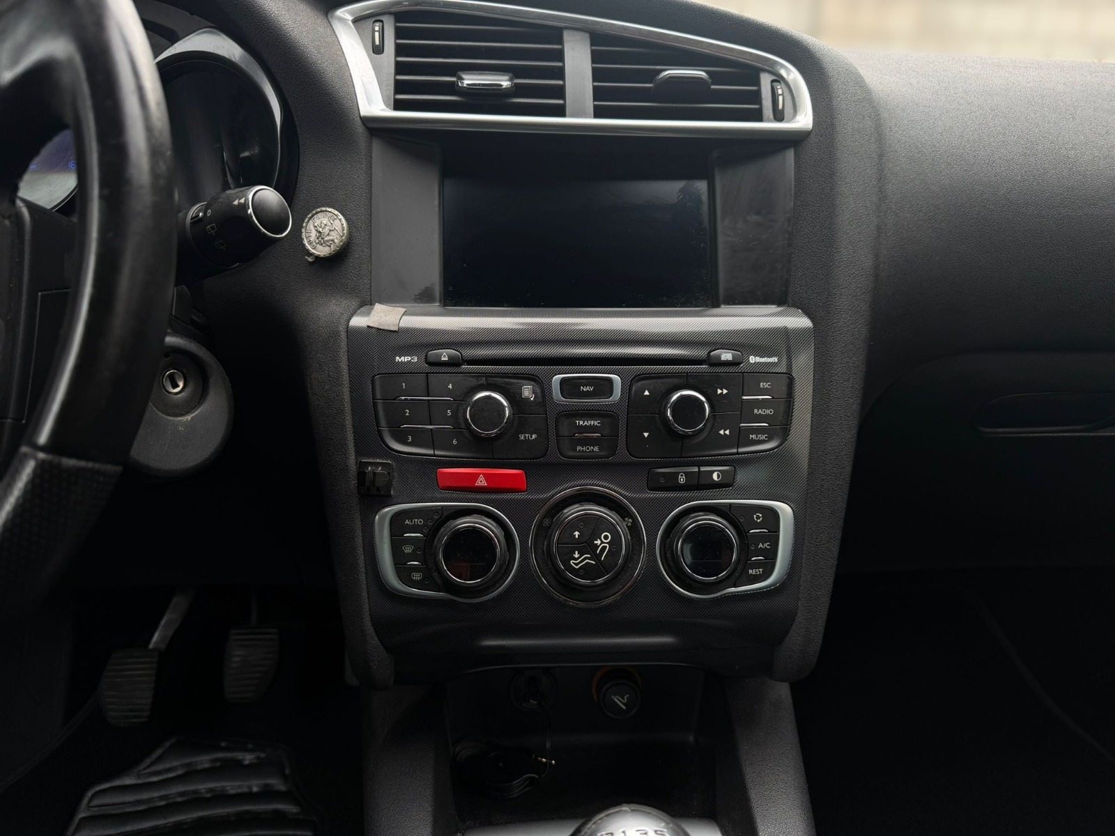 CITROEN C4 Berline 1.6 HDi Swiss Style-image-8