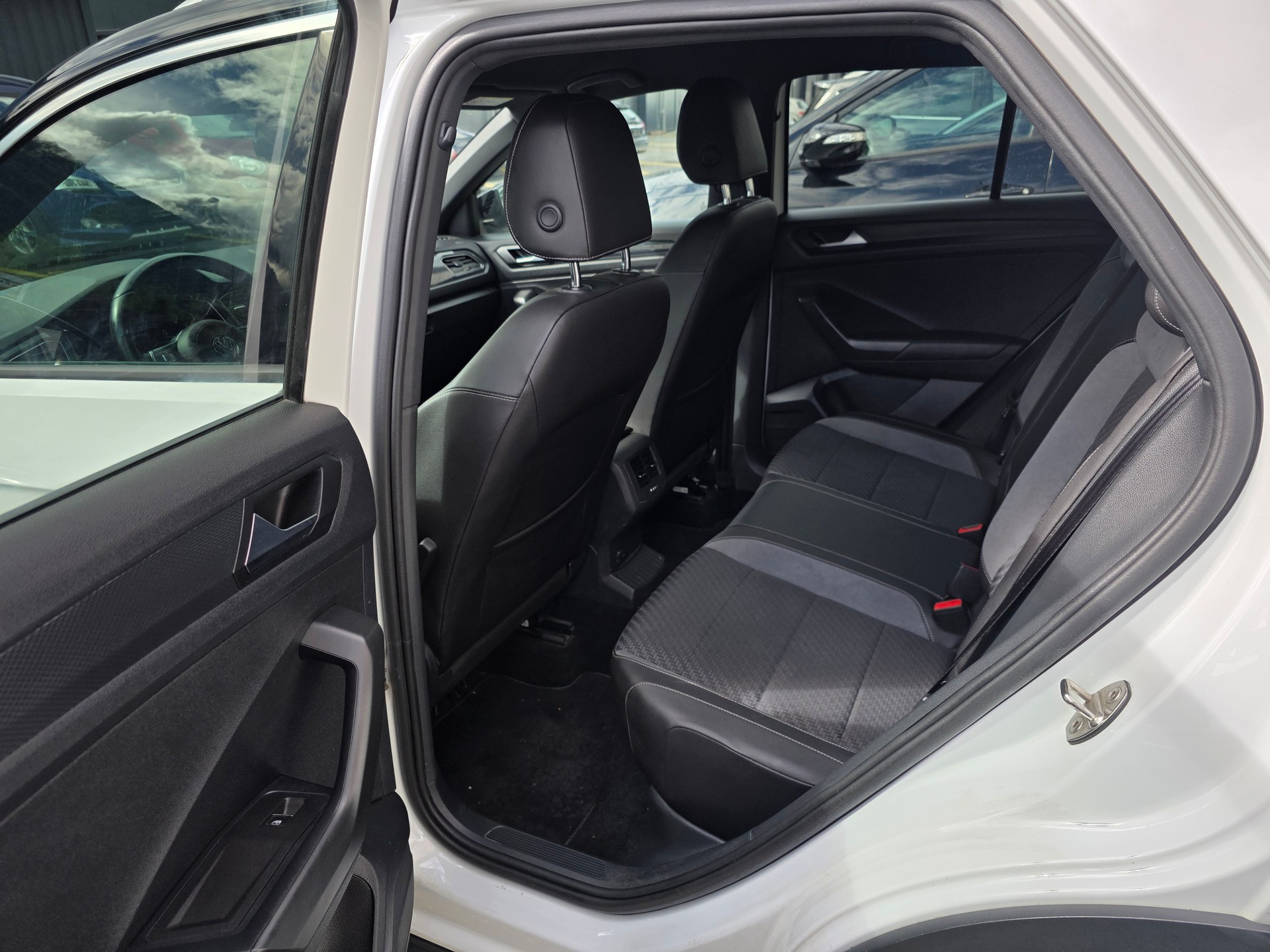 VW T-Roc 2.0 TSI Advance DSG 4Motion-image-13