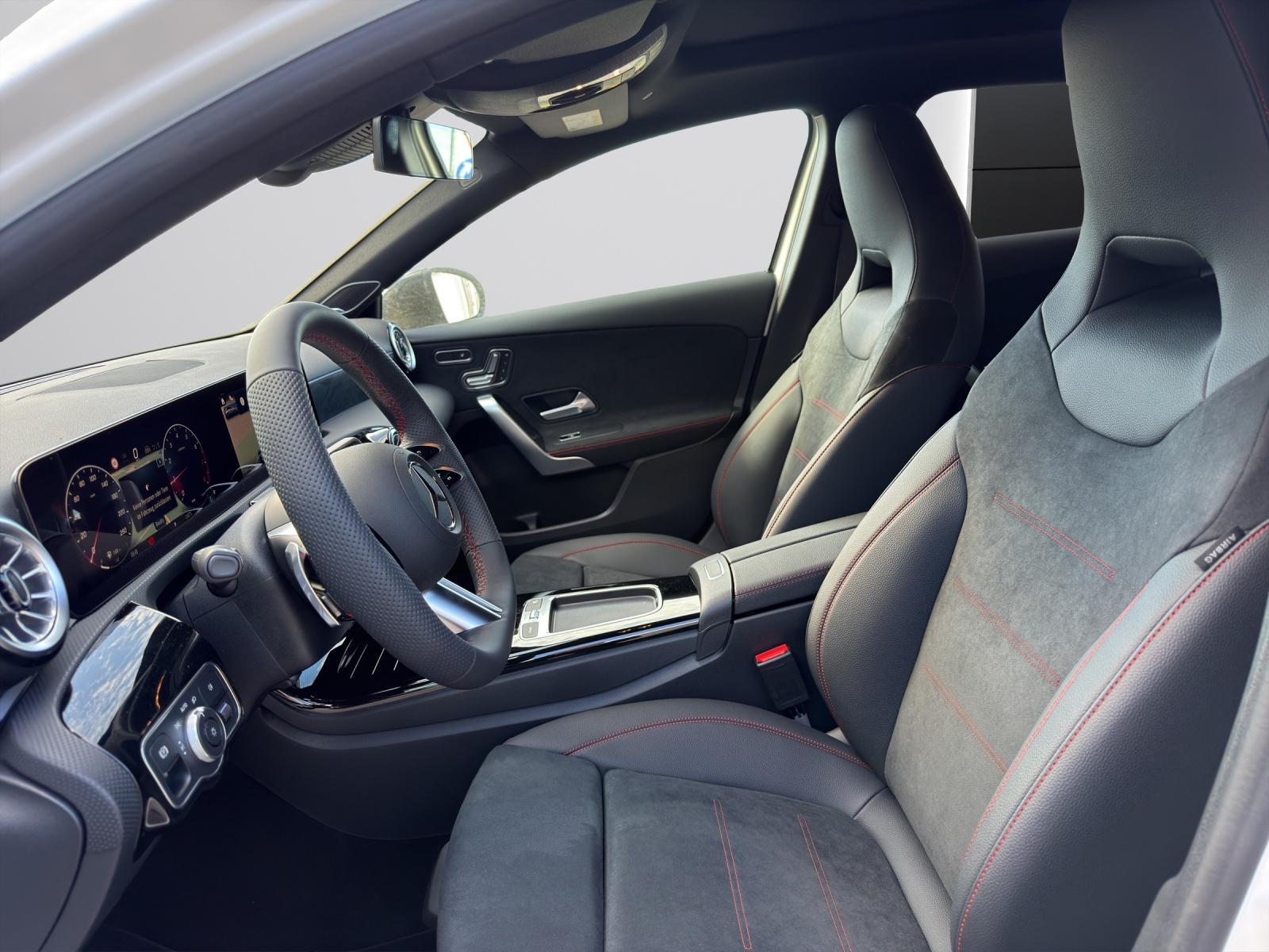 MERCEDES-BENZ A 220 d 8G-DCT-image-4