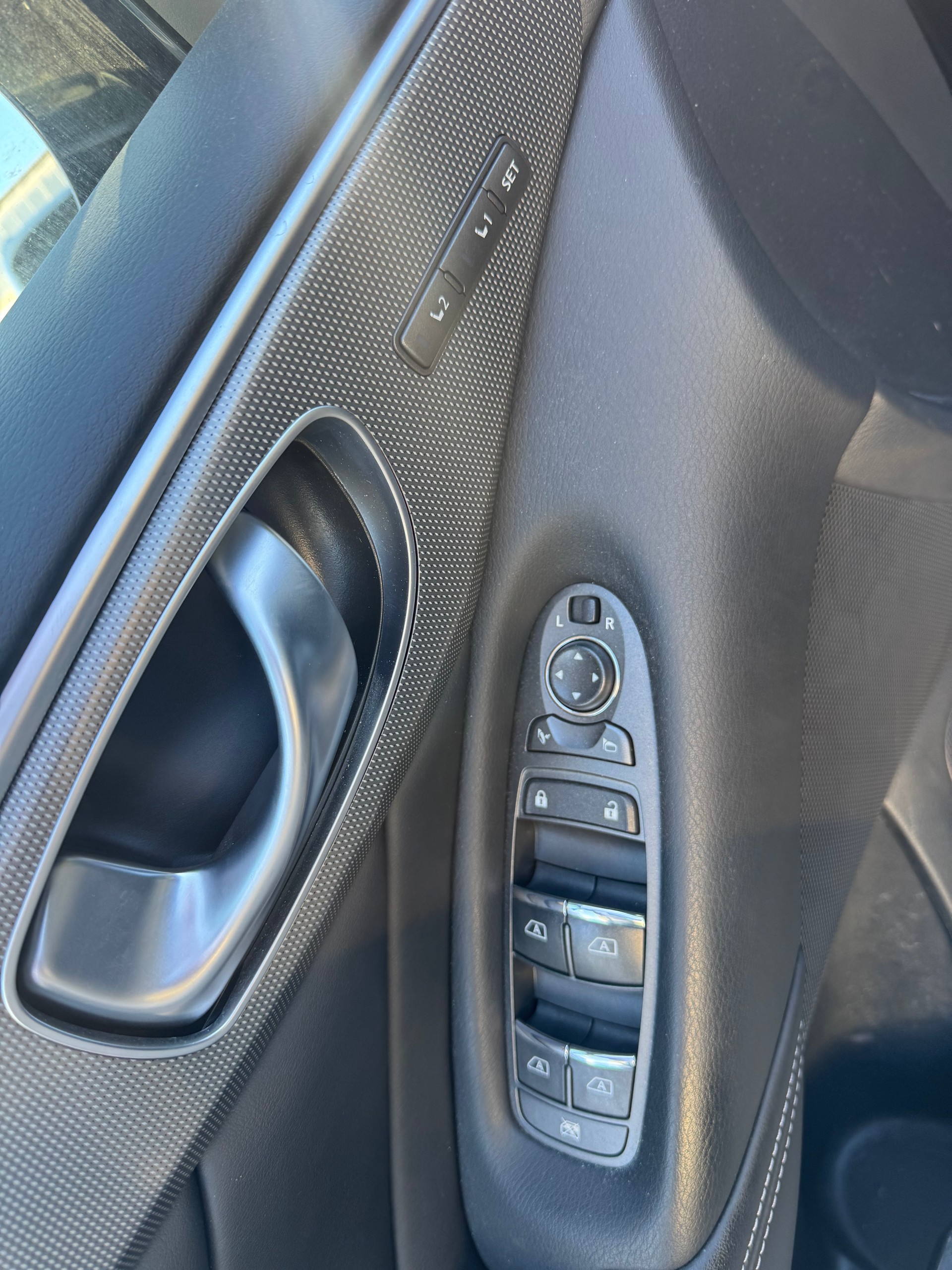 INFINITI Q50 2.2d Executive Automatic-image-12