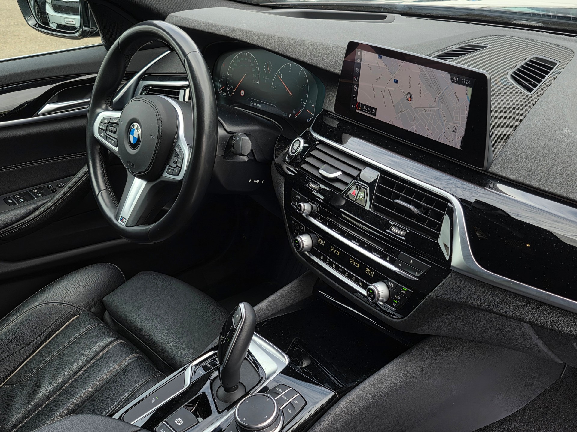 BMW 520d xDrive Luxury Line Steptronic-image-21