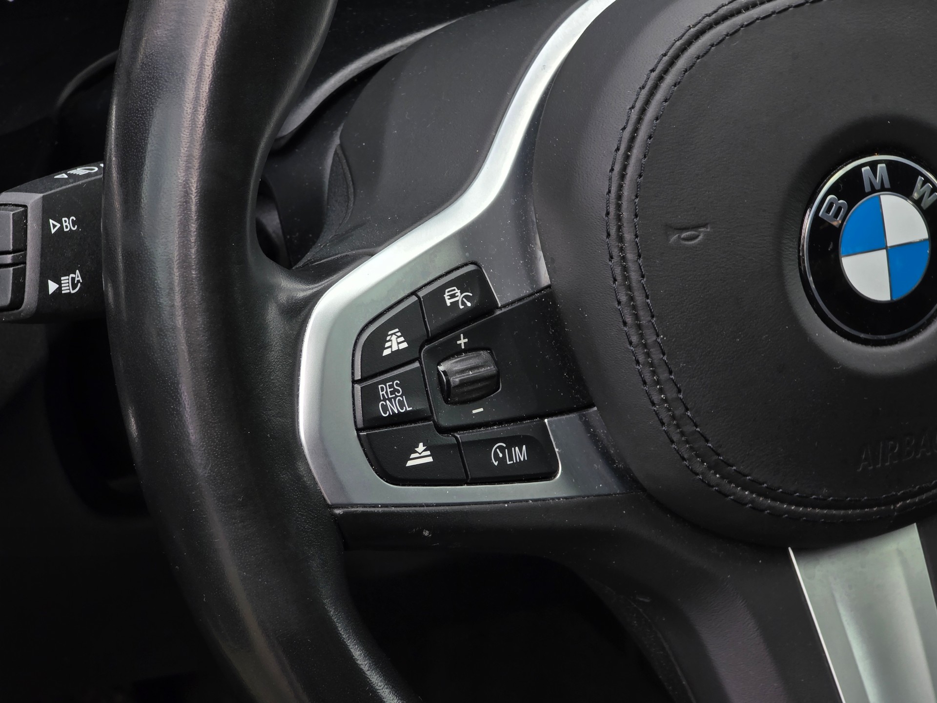 BMW 520d xDrive Luxury Line Steptronic-image-11