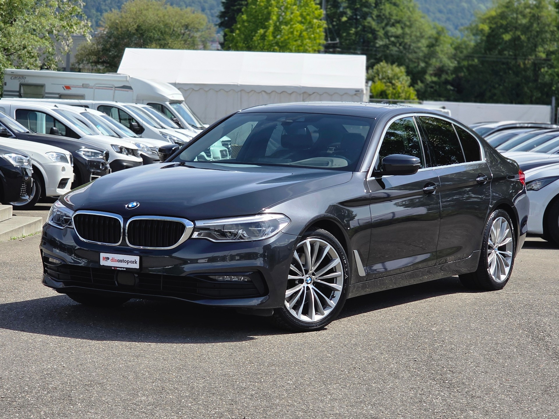 BMW 520d xDrive Luxury Line Steptronic-showroom-element-1