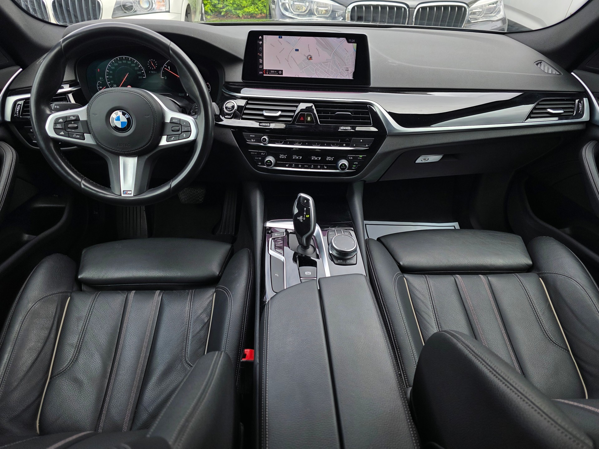 BMW 520d xDrive Luxury Line Steptronic-image-12