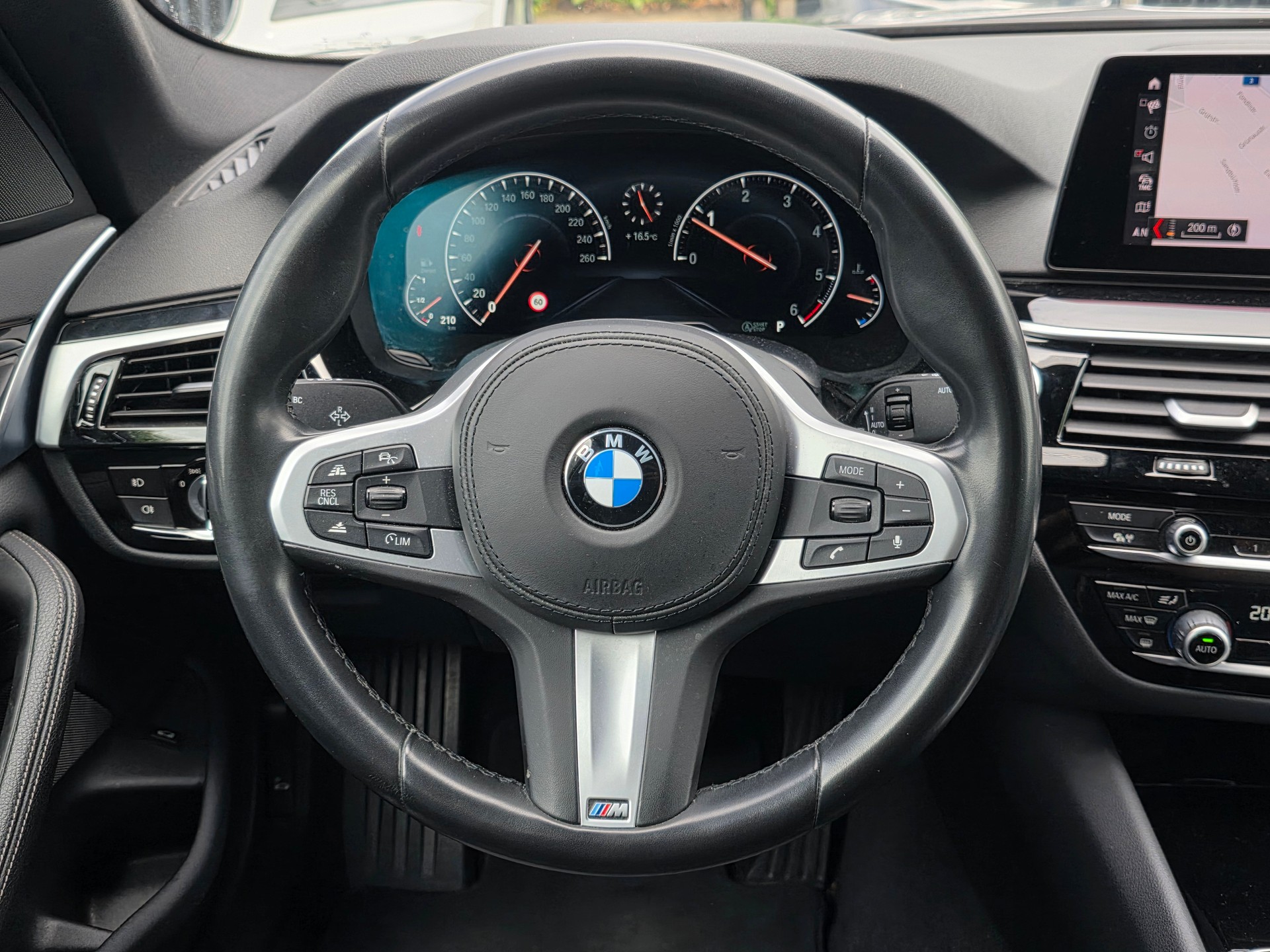 BMW 520d xDrive Luxury Line Steptronic-image-14