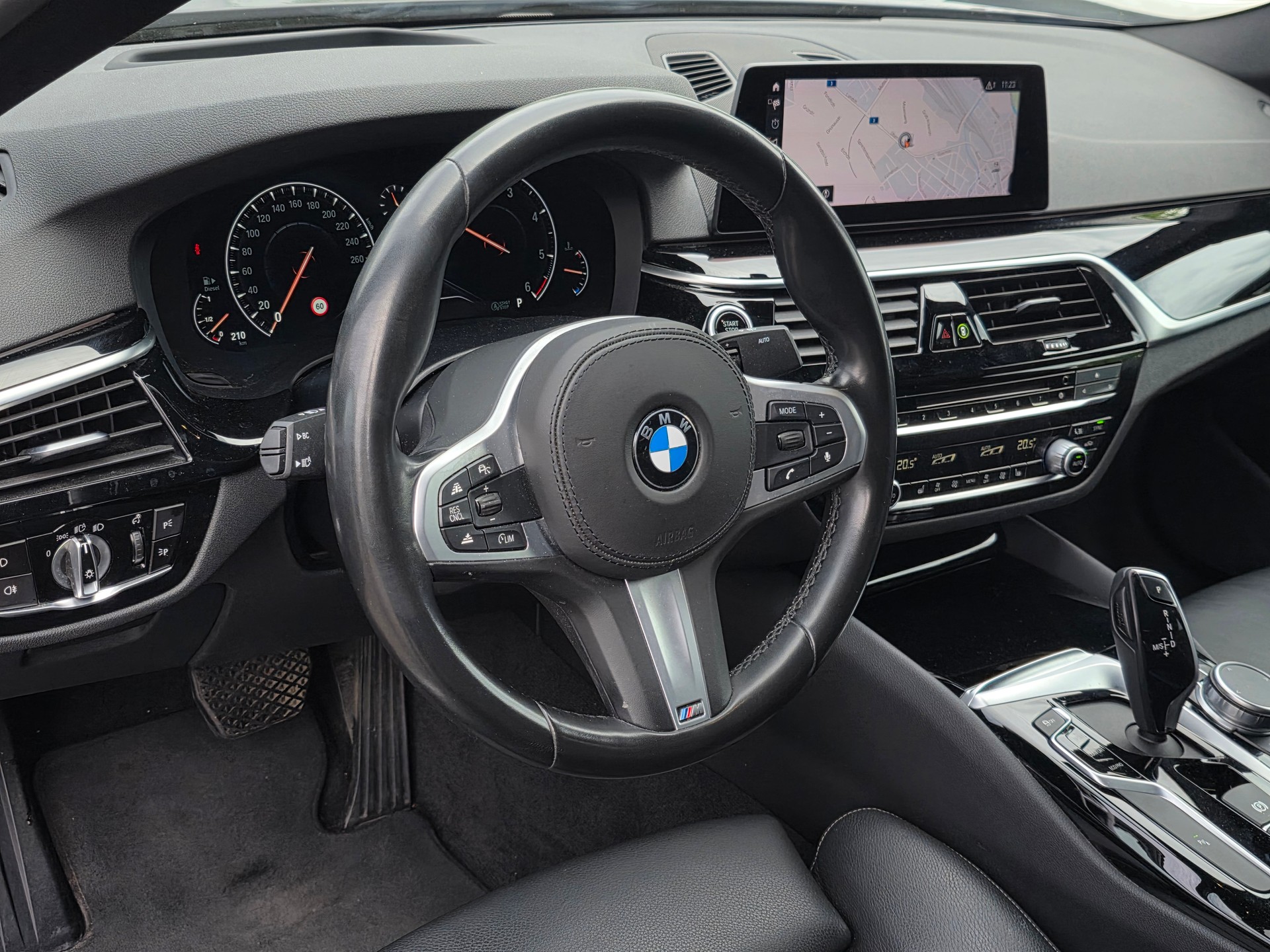 BMW 520d xDrive Luxury Line Steptronic-image-9